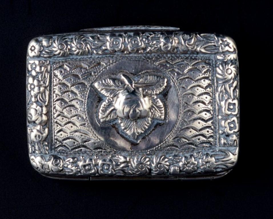 Early 19th Century Antique miniature pill box in silver, gilded inside. Birmingham 1817-1818. For Sale