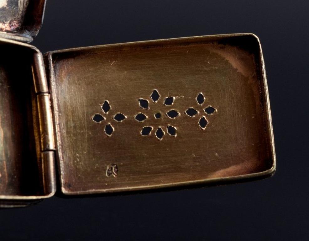 Antike Miniatur-Pillendose aus Silber, innen vergoldet. Birmingham 1817-1818. im Angebot 3