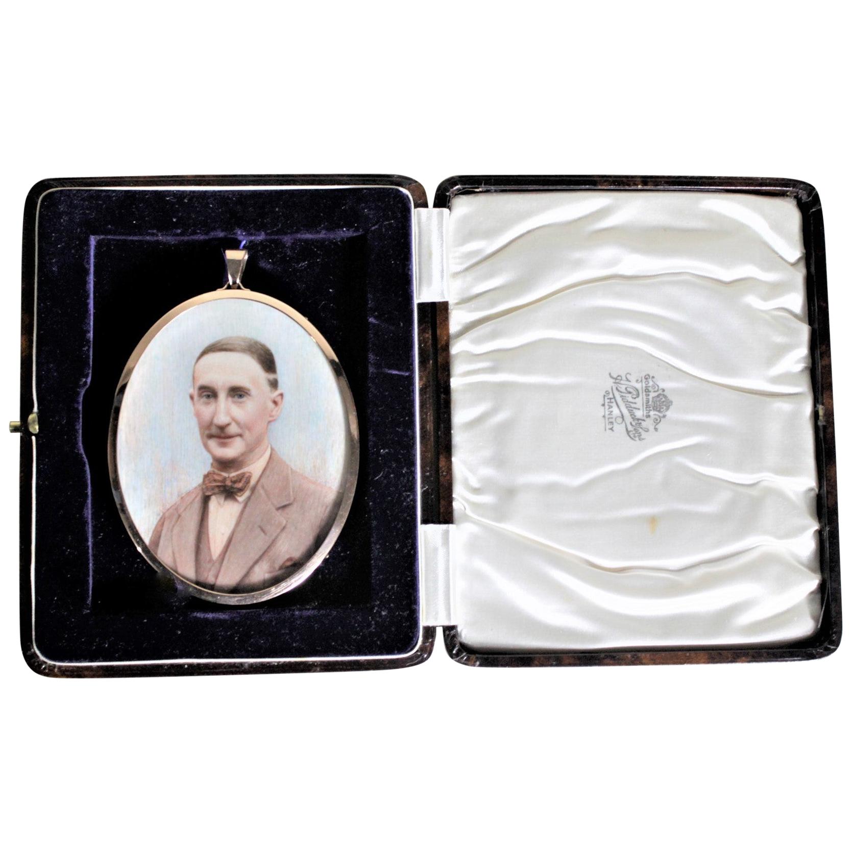 Portrait miniature ancien avec cadre en or jaune 18 carats & Coffret adapté