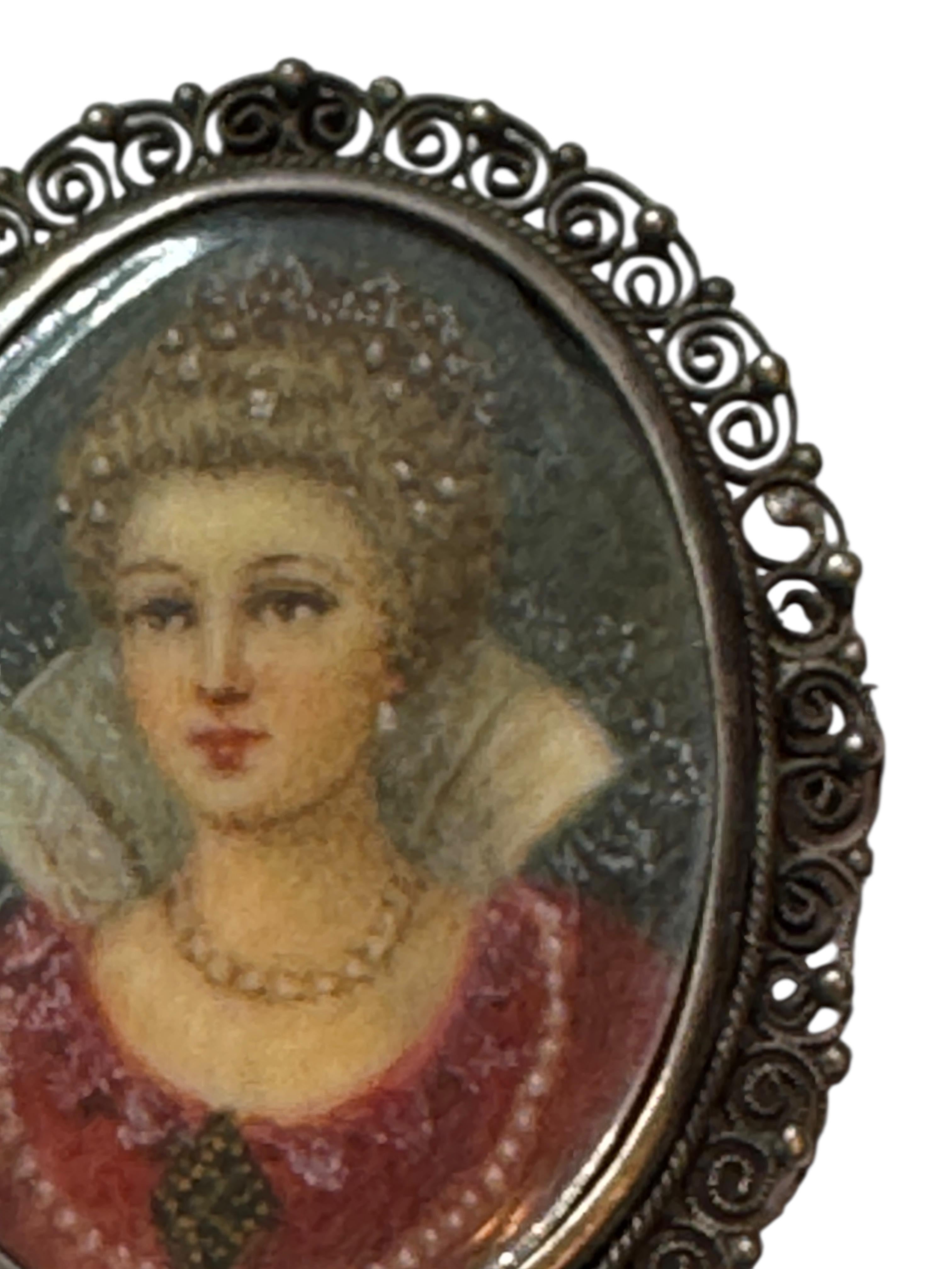 Antica spilla pendente con ritratto in miniatura in argento 800, Francia 1900 o più vecchia In condizioni buone in vendita a Nuernberg, DE