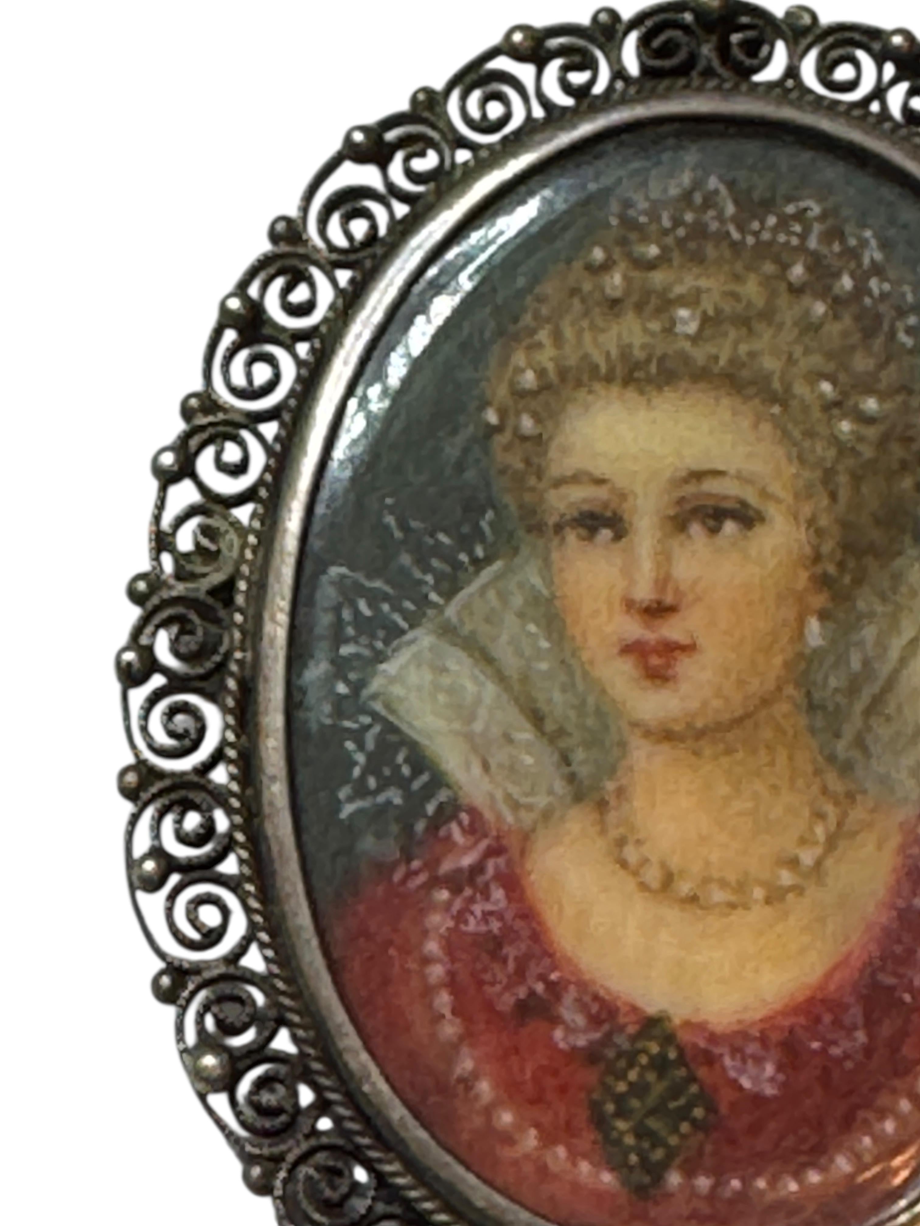 XX secolo Antica spilla pendente con ritratto in miniatura in argento 800, Francia 1900 o più vecchia in vendita