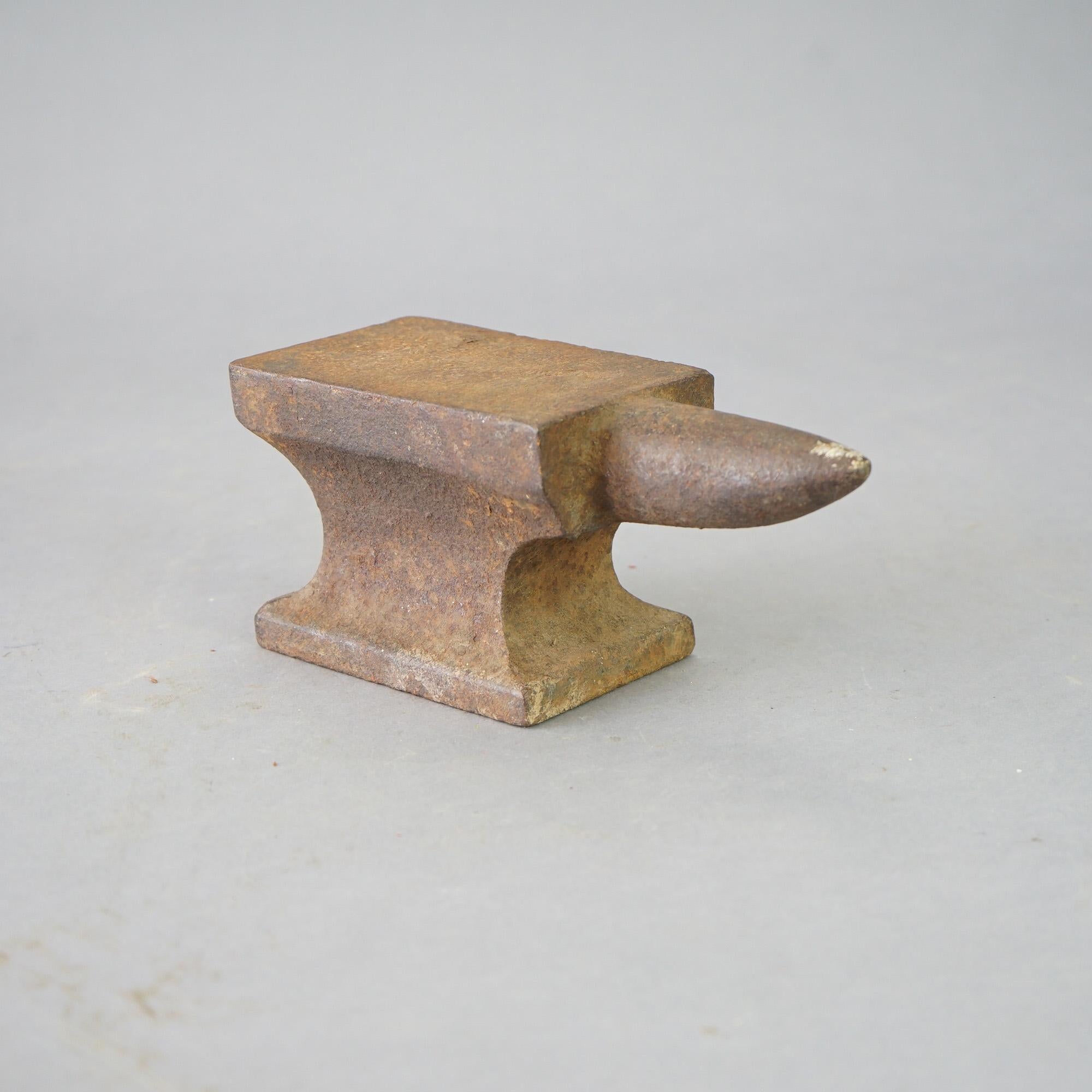 Antique & Miniature Salesman Sample Cast Iron Anvil 19th C

Measures- 4''H x 3.5''W x 9.5'' long