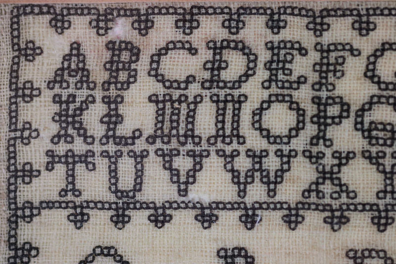 Antique Miniature Sampler, c.1835, with Crowns In Good Condition In Chelmsford, Essex