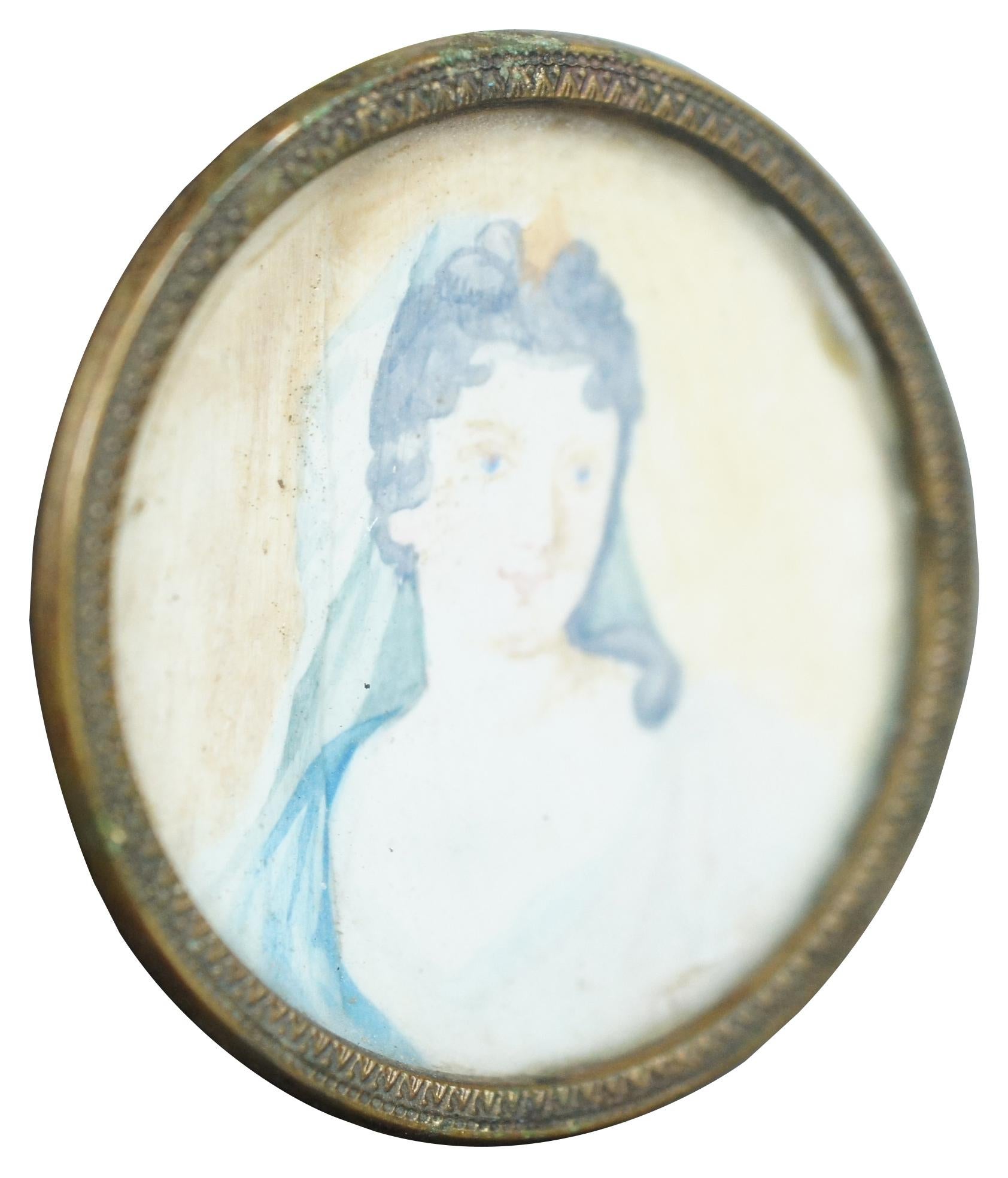 Néoclassique Peinture à l'aquarelle miniature ancienne avec cadre néoclassique représentant un portrait de femme en vente
