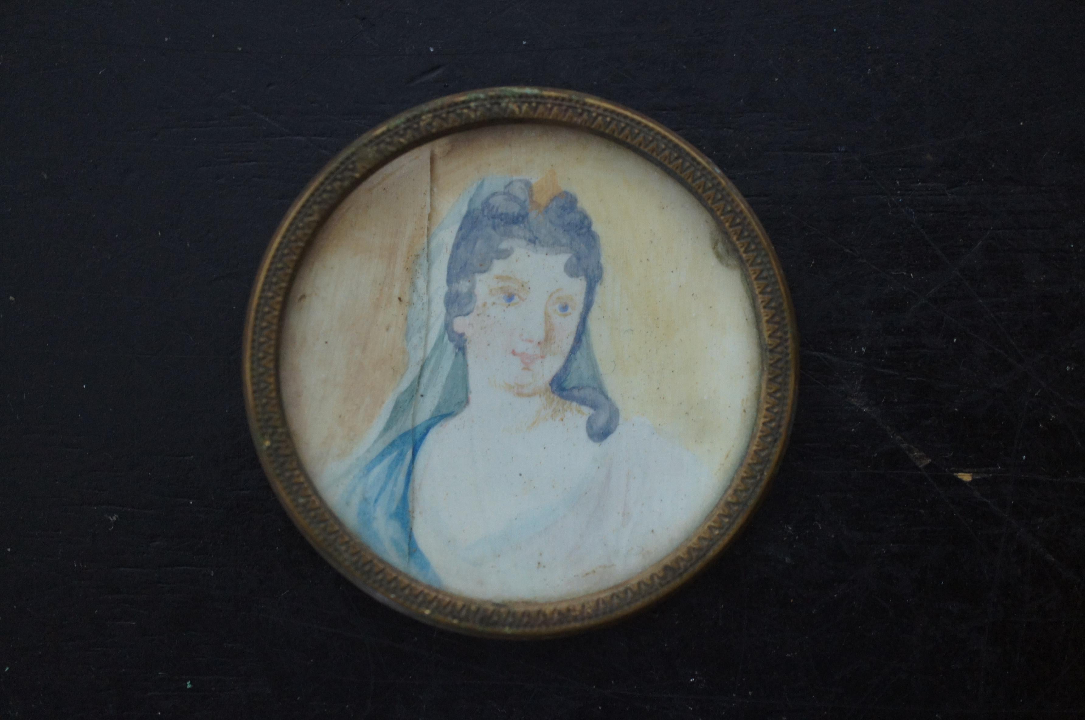 Peinture à l'aquarelle miniature ancienne avec cadre néoclassique représentant un portrait de femme Bon état - En vente à Dayton, OH