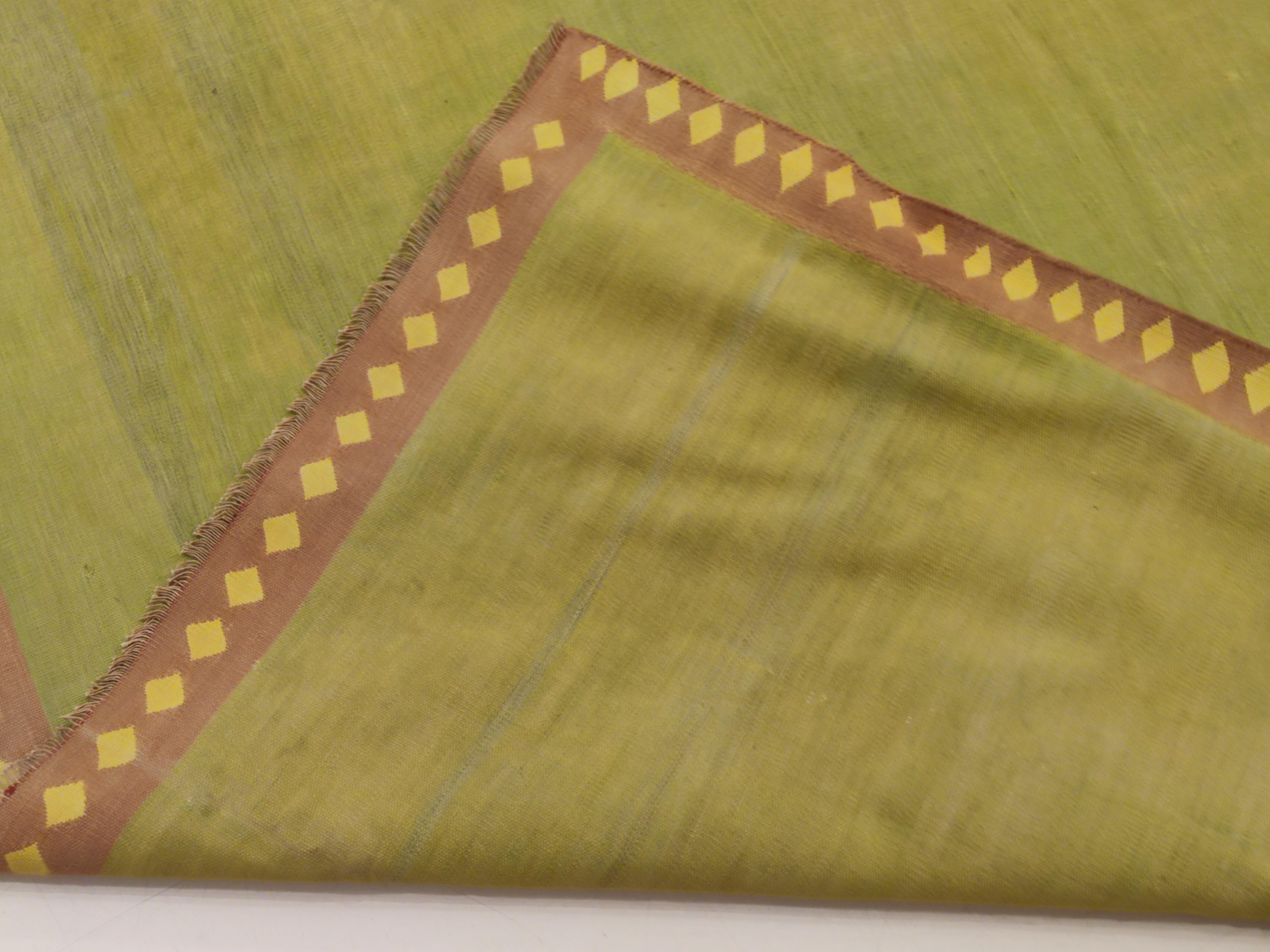 Antike minimalistische indische Dhurrie aus Baumwolle in Chartreuse-Grün (Handgewebt)