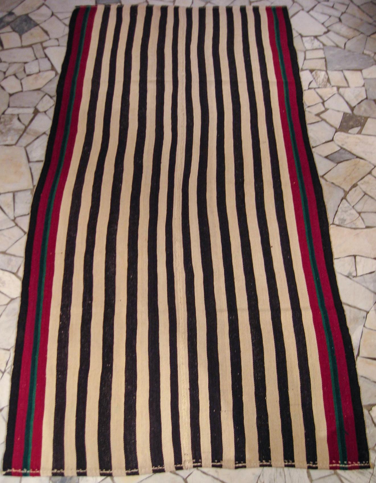 Antique Minimalist Jajim Flat-Woven Rug with Vertical Ivory and Green Stripes In Excellent Condition For Sale In Milan, IT