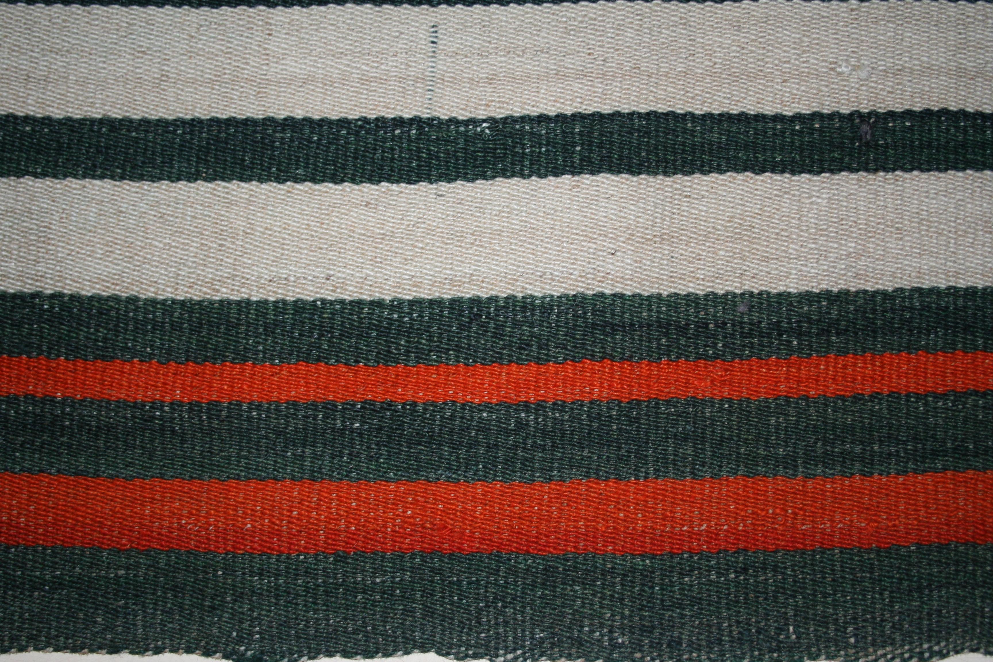 Antique Minimalist Jajim Flat-Woven Rug with Vertical Ivory/Green Stripes In Excellent Condition For Sale In Milan, IT