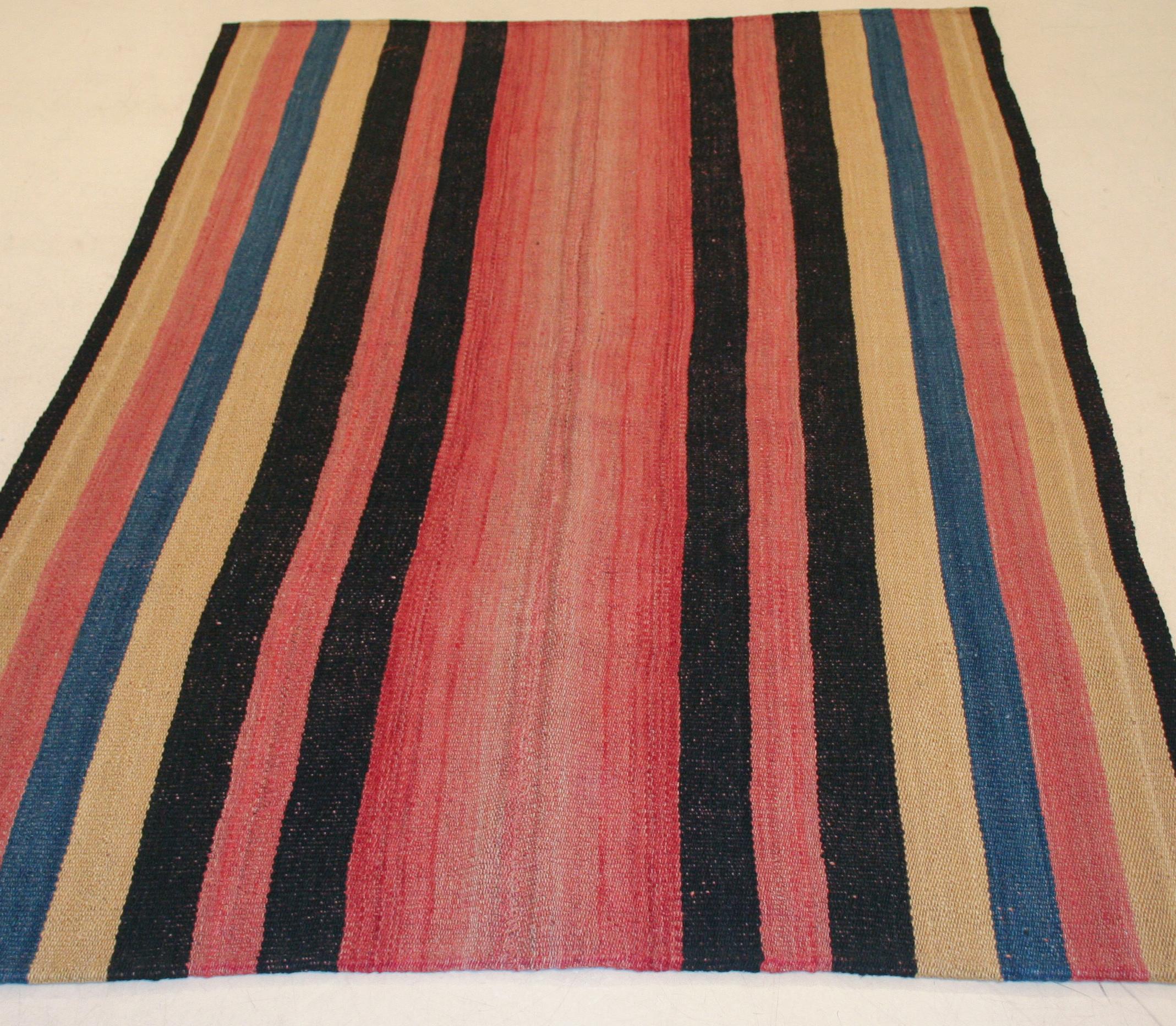 Antique Minimalist Jajim Flat-Woven Rug with Vertical Polychrome Stripes In Good Condition For Sale In Milan, IT