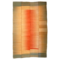 Antiker minimalistischer Mazandaran-Kelim-Teppich in Grün/Beige/Rot mit Flachgewebe 