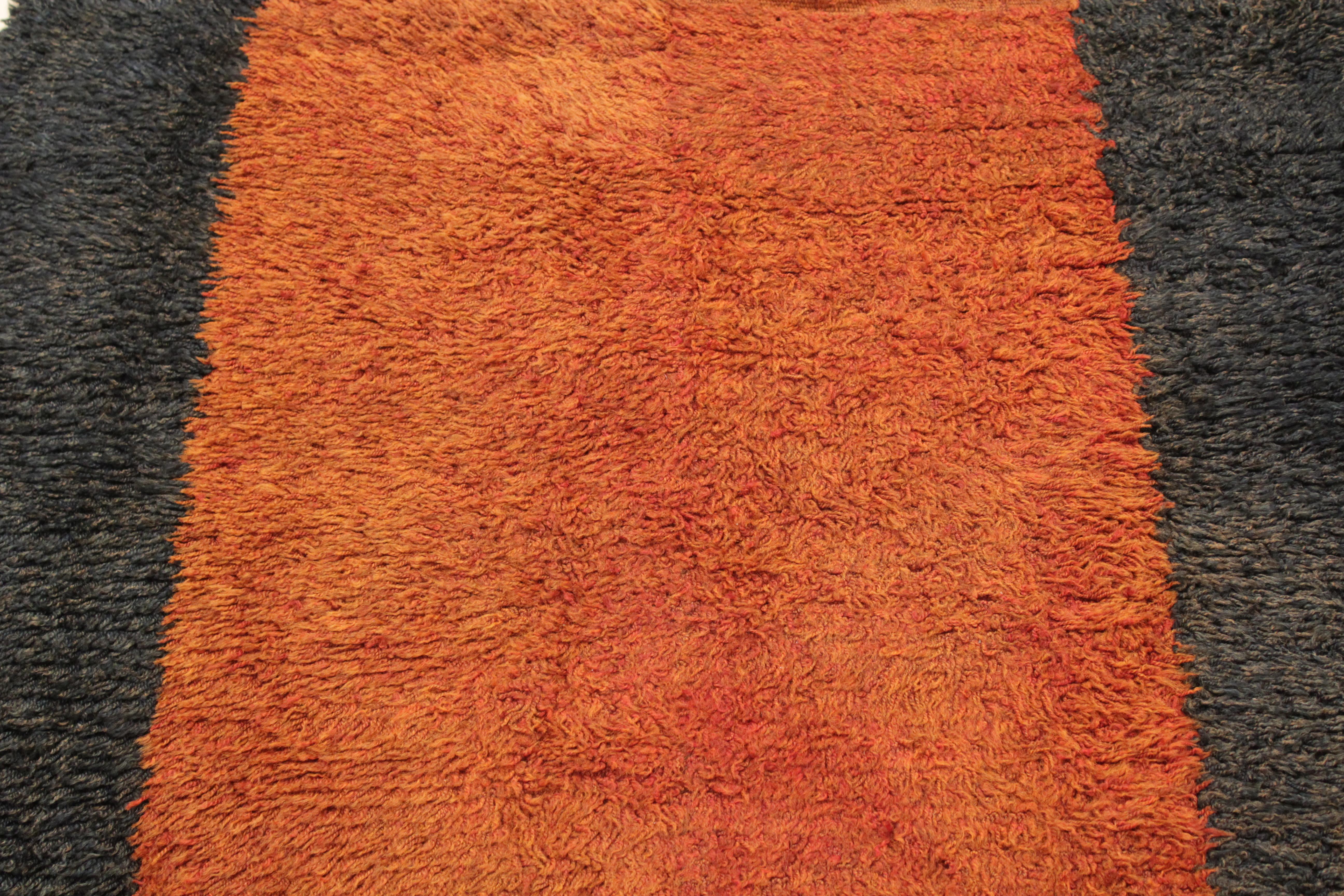 Antico tappeto minimalista uzbeko Julkhyr con strisce verticali in rosso mattone e blu In condizioni buone in vendita a Milan, IT