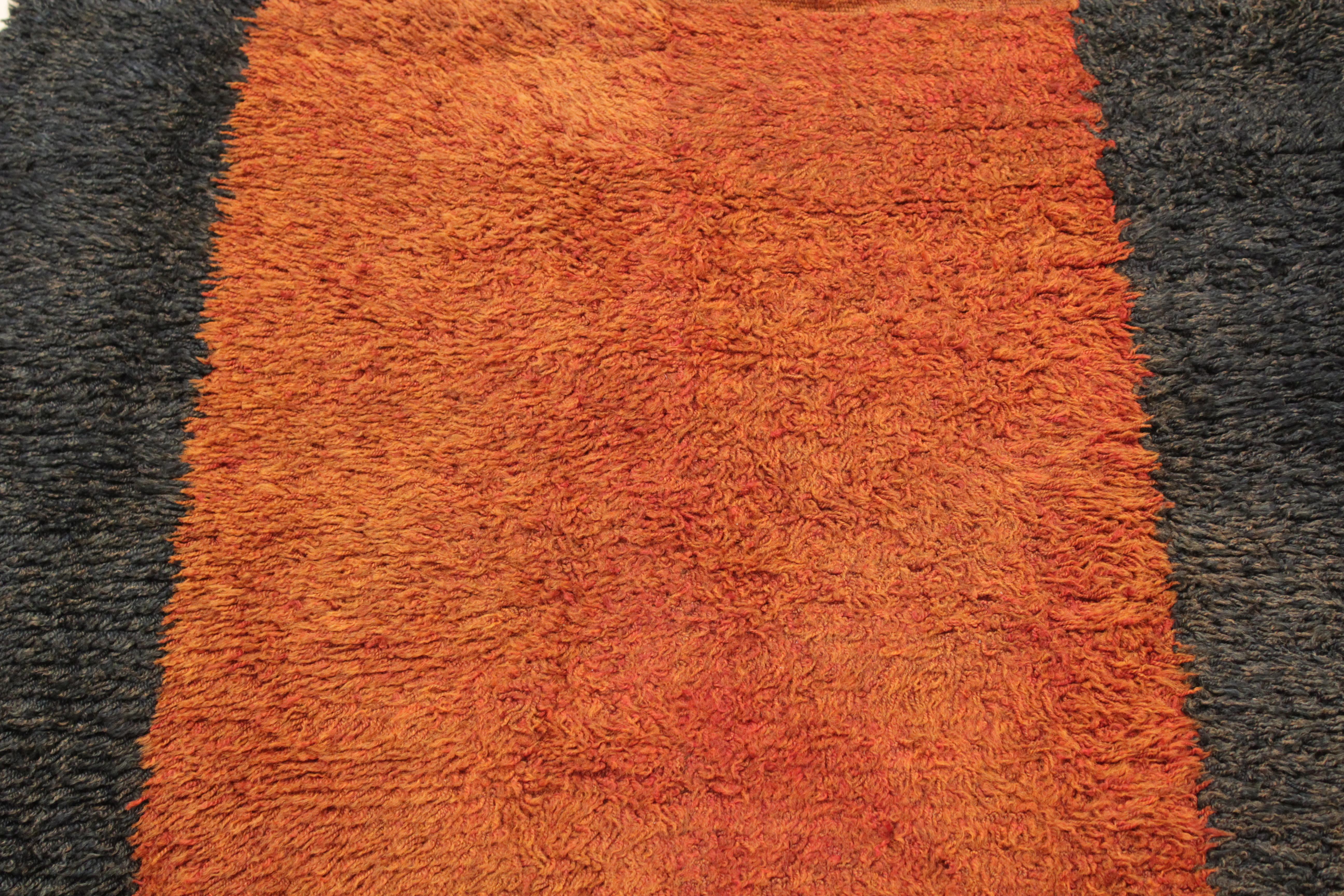 Tapis ouzbek minimaliste ancien Julkhyr à rayures verticales rouge brique et bleu Bon état - En vente à Milan, IT