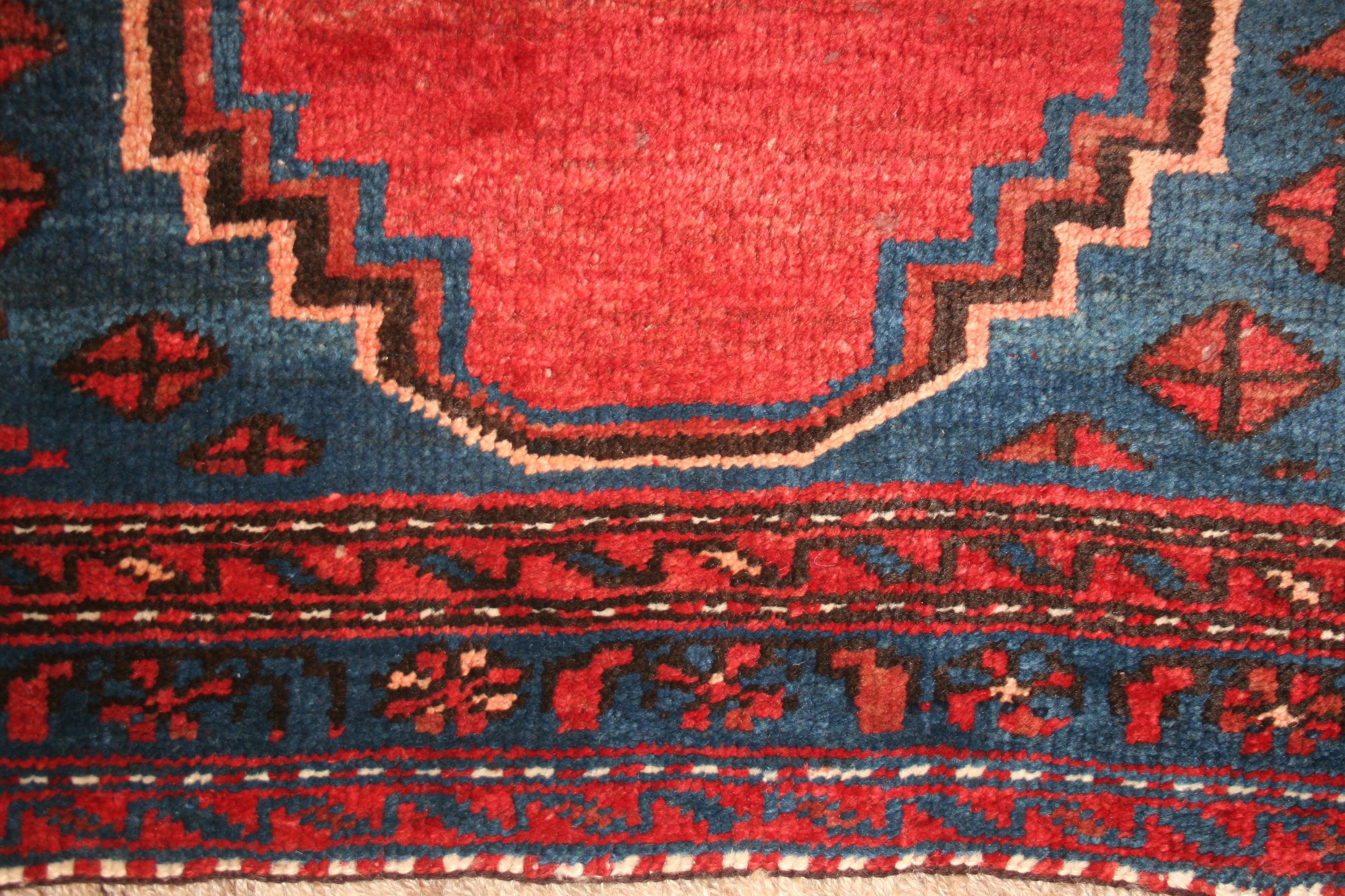 Antique Mint Condition Caucasian Armenian Kazak Rug In Excellent Condition For Sale In Milan, IT
