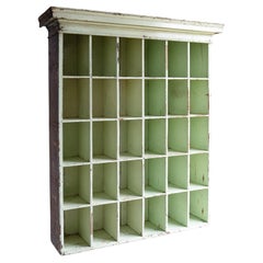 Ancienne étagère à casier en pin peint en vert menthe, 19e siècle
