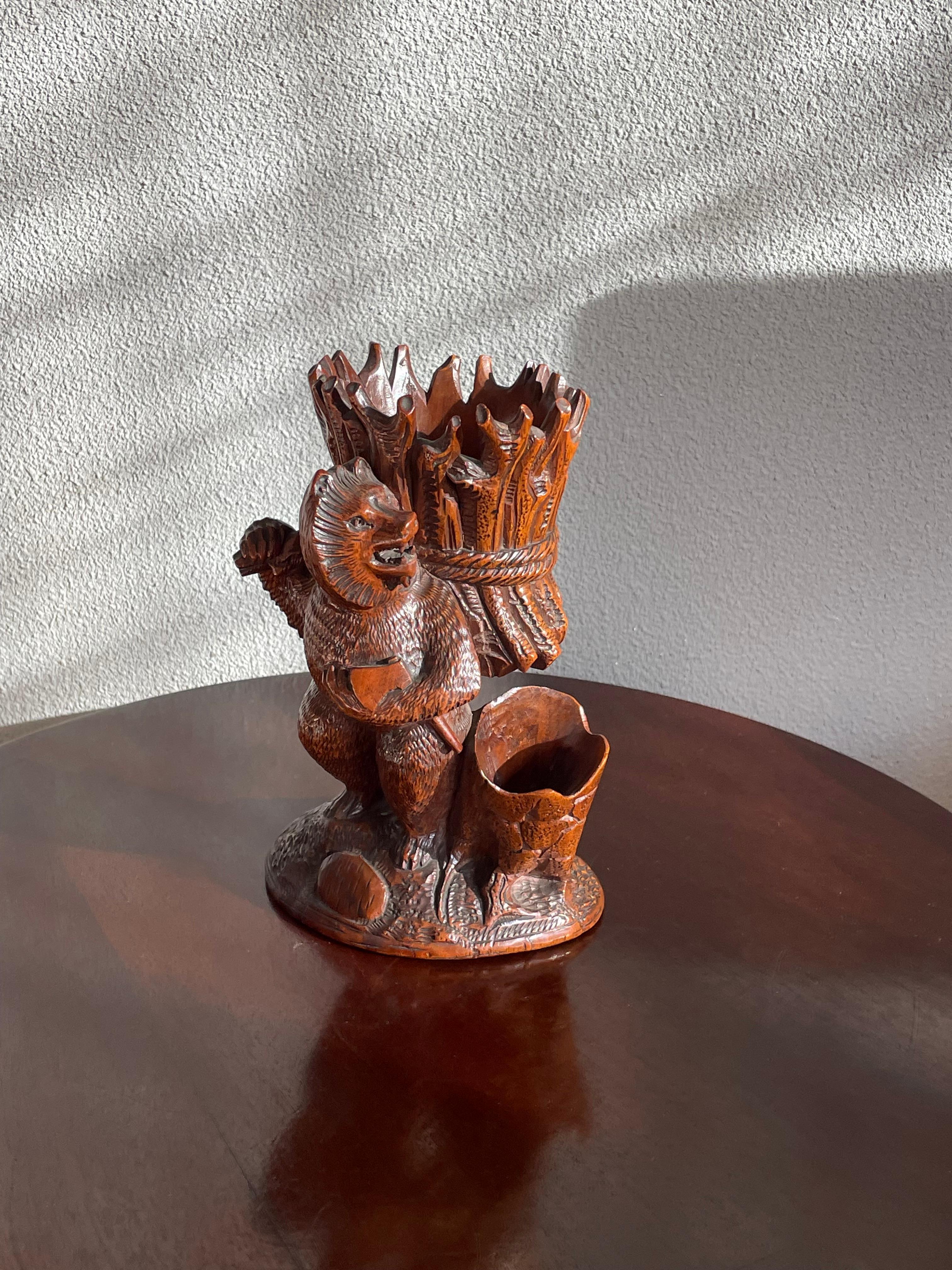 Antike & Mint, Top Qualität geschnitzt Black Forest Holzfäller Bär w. Die Axt-Skulptur im Angebot 9