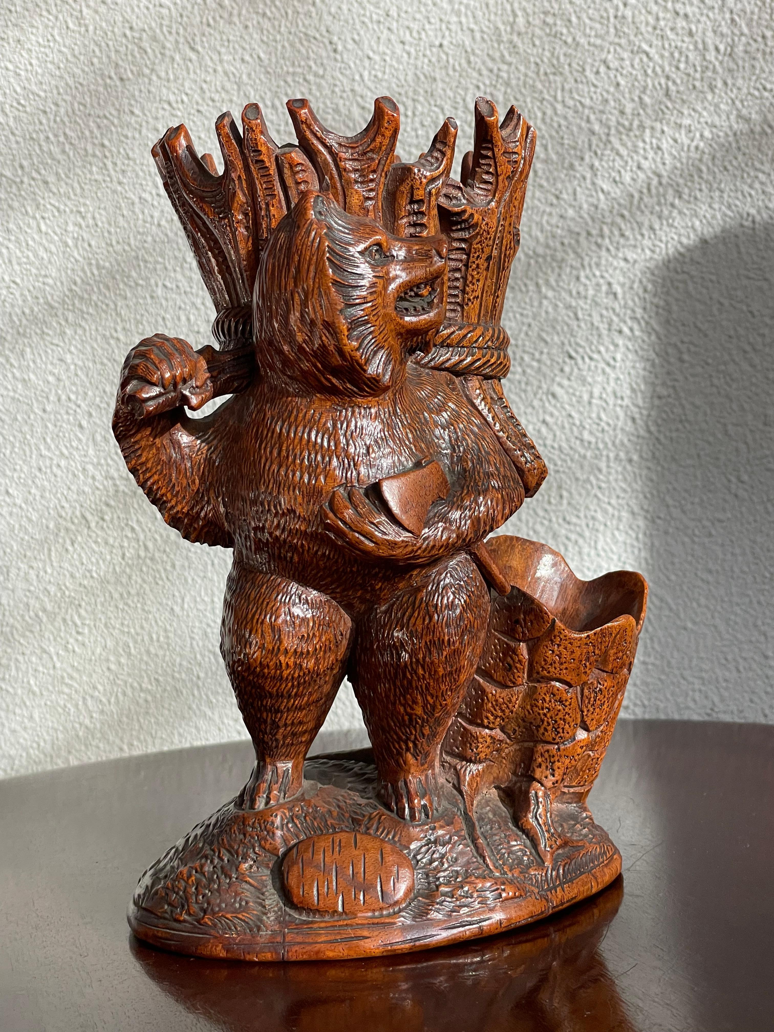 Suisse Antique & Mint, Top Quality Carved Black Forest Lumberjack Bear w. Sculpture The Axe en vente
