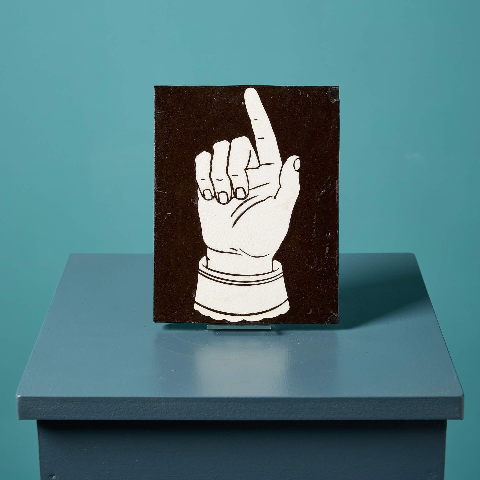 Antique Minton & Co Encaustic Tile of Hand Pointing In Fair Condition In Wormelow, Herefordshire