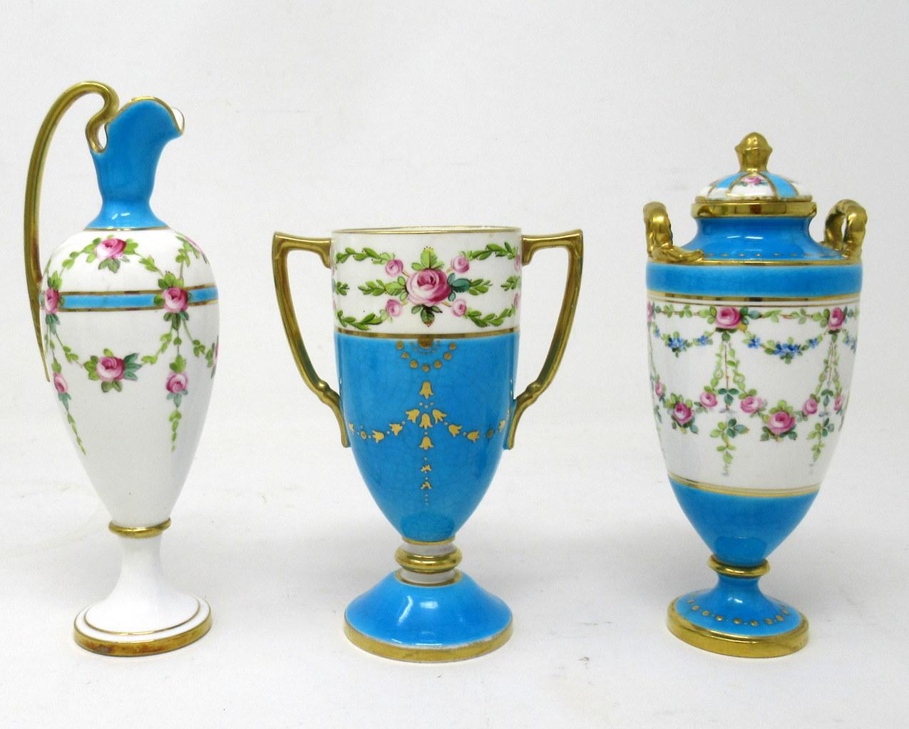 Victorien Ancien vase urne à aiguière en porcelaine de Minton Staffordshire, centre de table roses et turquoise en vente