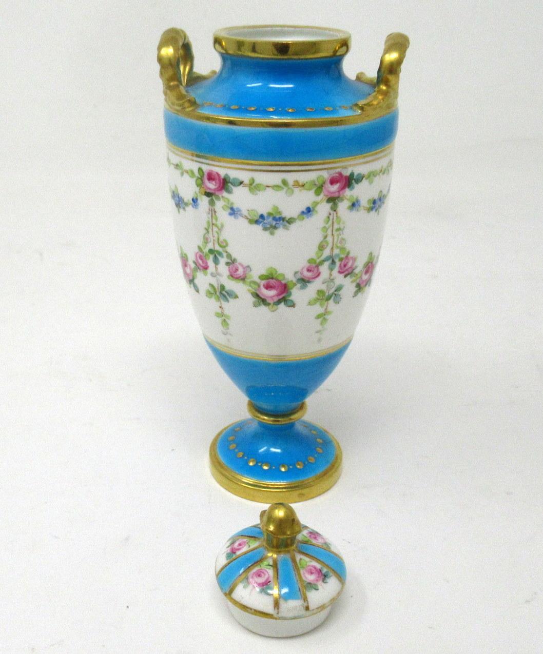 Antique Minton Staffordshire Porcelain Ewer Urn Vase Centerpiece Roses Turquoise In Good Condition For Sale In Dublin, Ireland