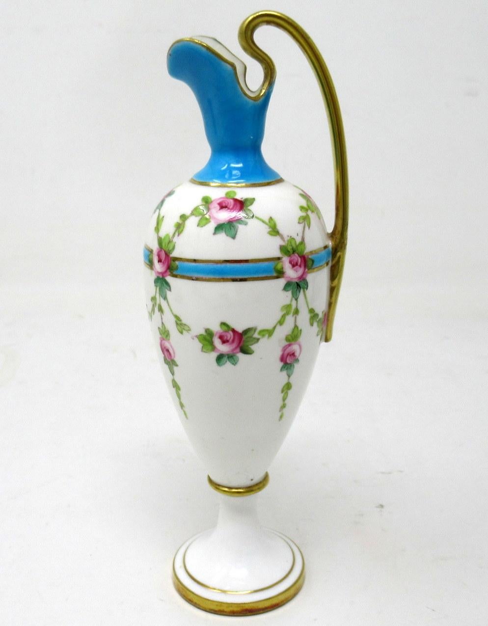 Porcelaine Ancien vase urne à aiguière en porcelaine de Minton Staffordshire, centre de table roses et turquoise en vente