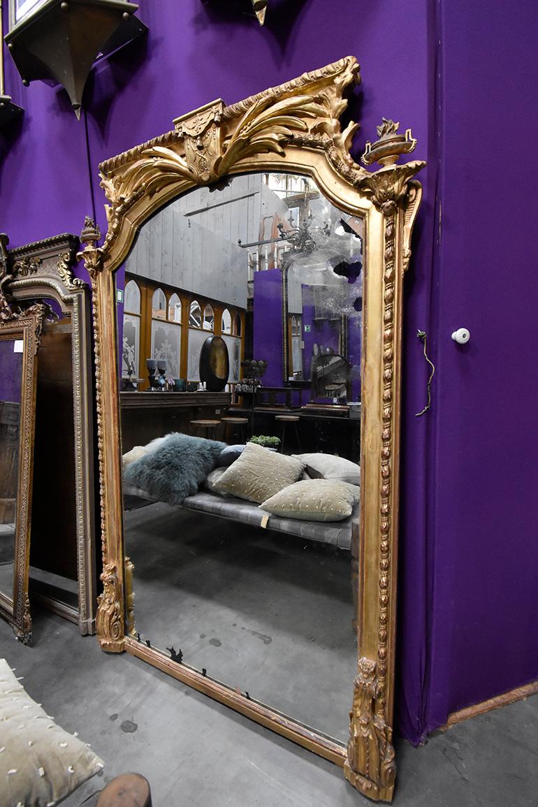 Beautiful antique mirror from France
From the 19th century.