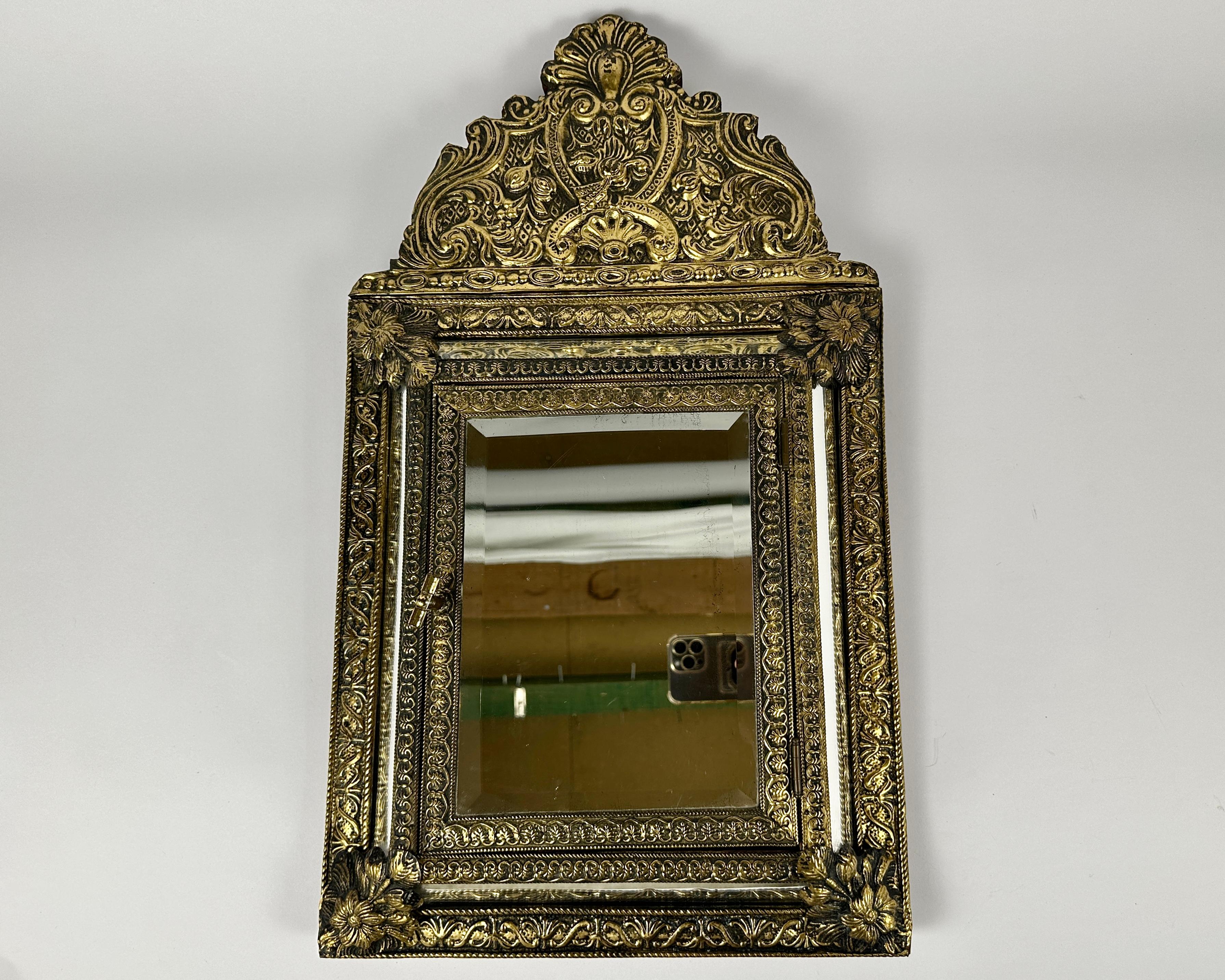 Renaissance Antique Mirror Cabinet de soins pour vêtements/Keys Bronze 1930s, France en vente