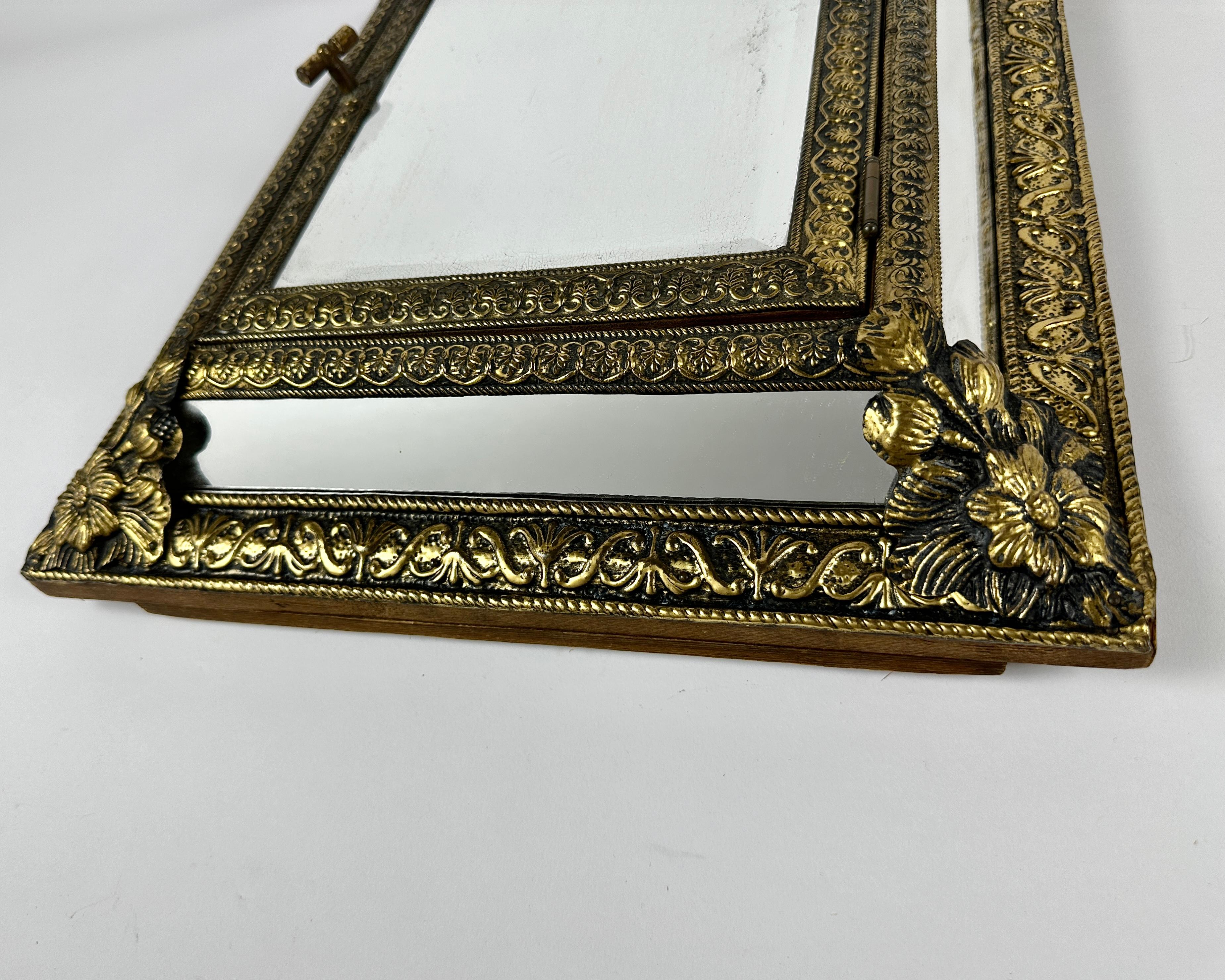 Antique Mirror Cabinet de soins pour vêtements/Keys Bronze 1930s, France Bon état - En vente à Bastogne, BE