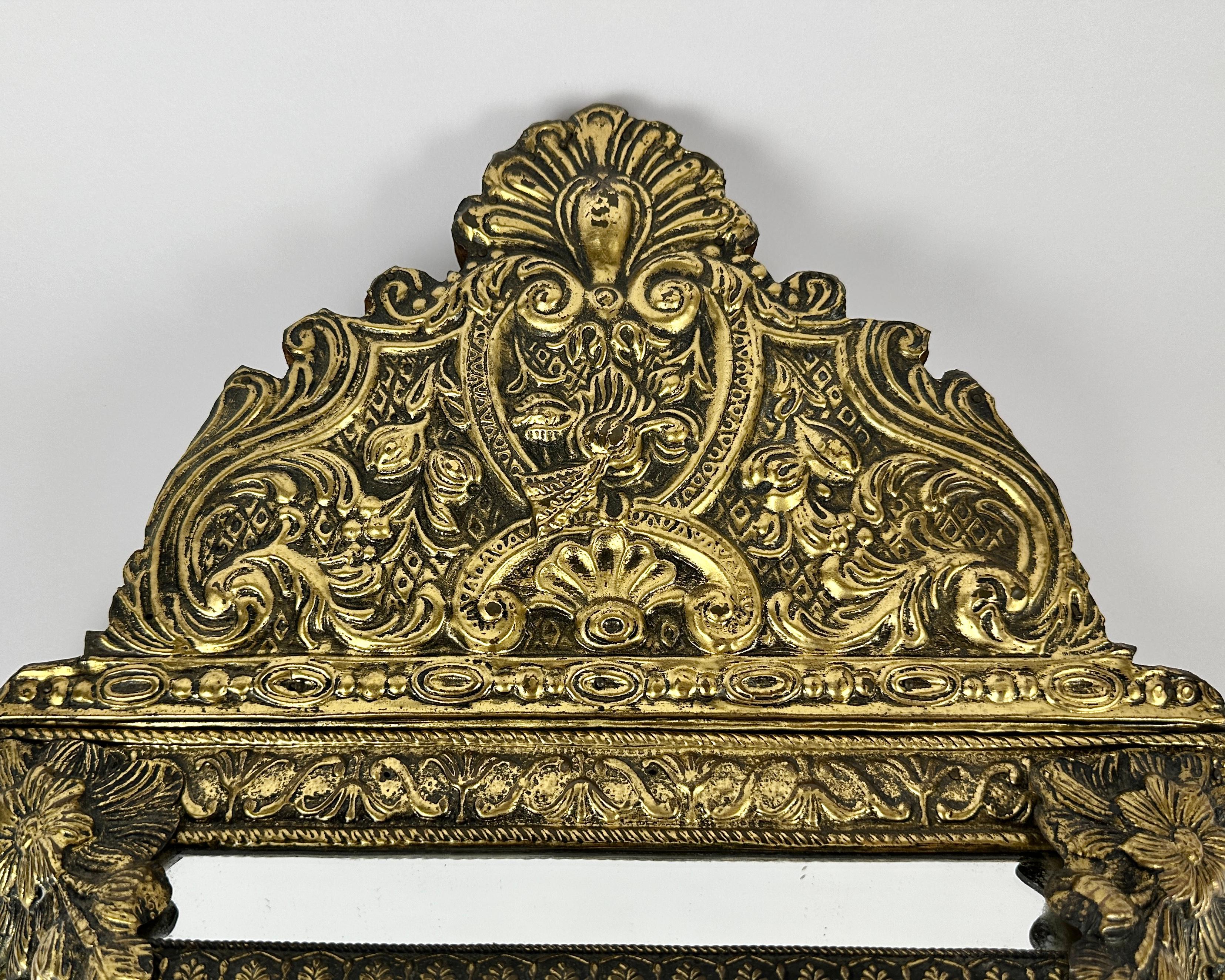 Milieu du XXe siècle Antique Mirror Cabinet de soins pour vêtements/Keys Bronze 1930s, France en vente