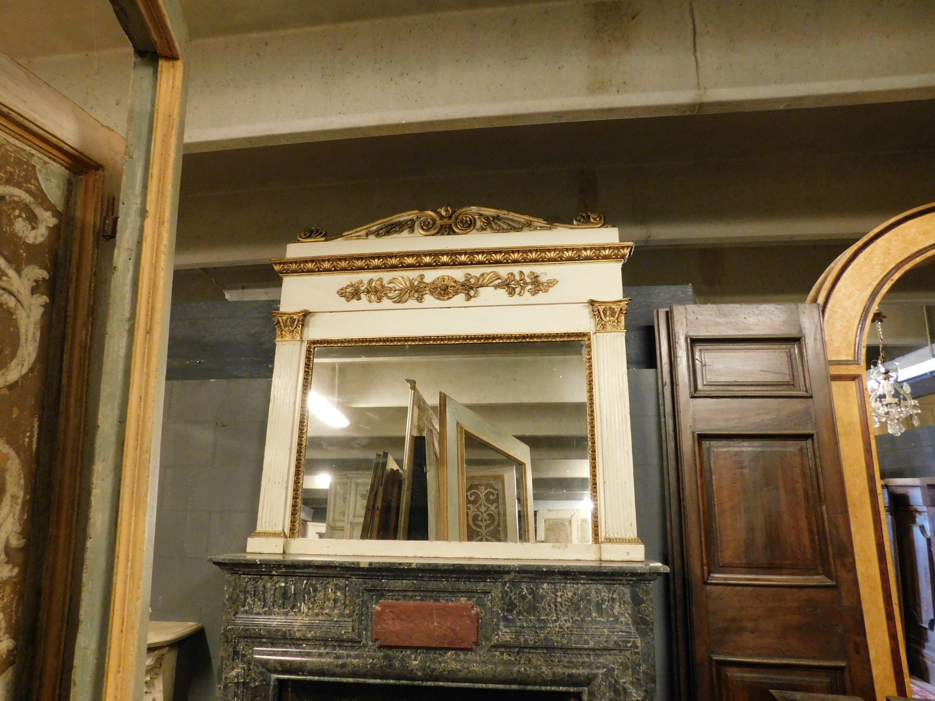Antique Mirror in Carved Wood, Lacquered and Gilded, 19th Century, Italy For Sale 3