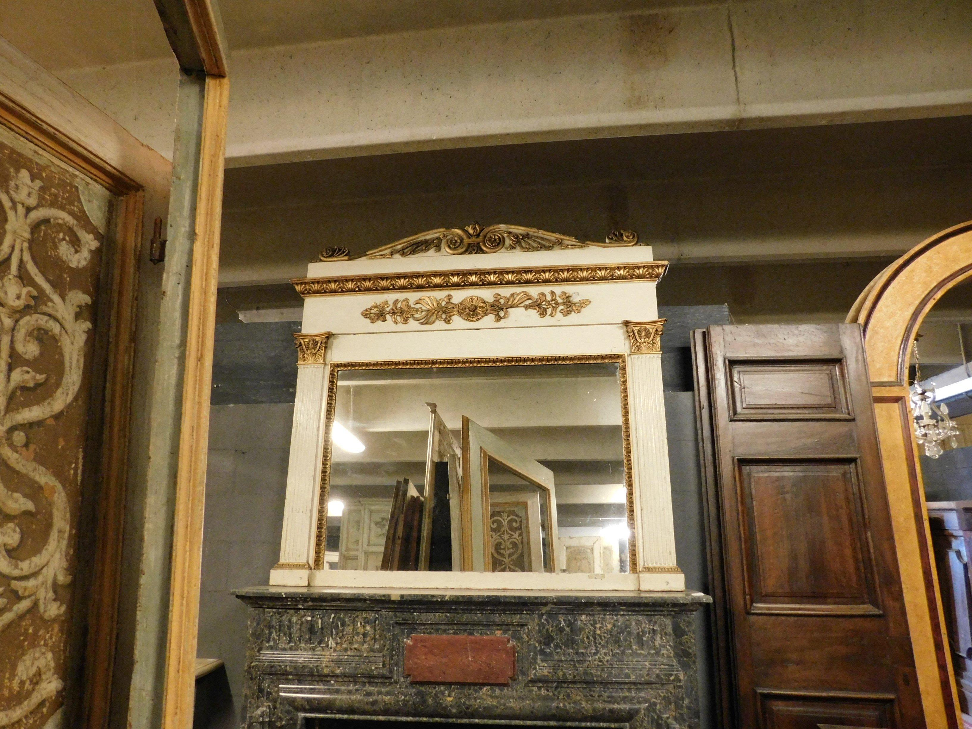 Antique Mirror in Carved Wood, Lacquered and Gilded, 19th Century, Italy For Sale 4