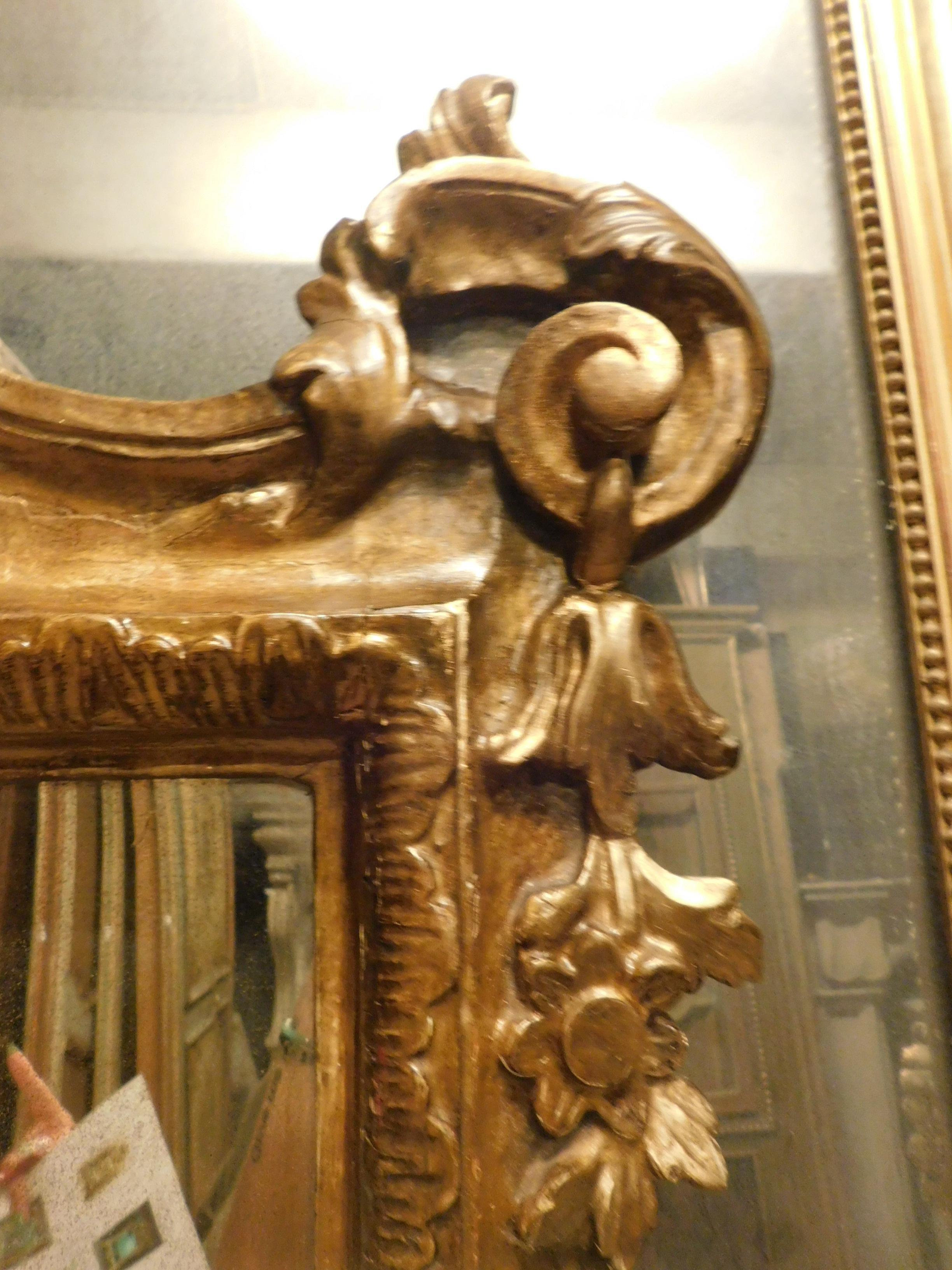 Hand-Carved Antique Mirror in Gilded and Lacquered Wood, 19th Century Italy For Sale
