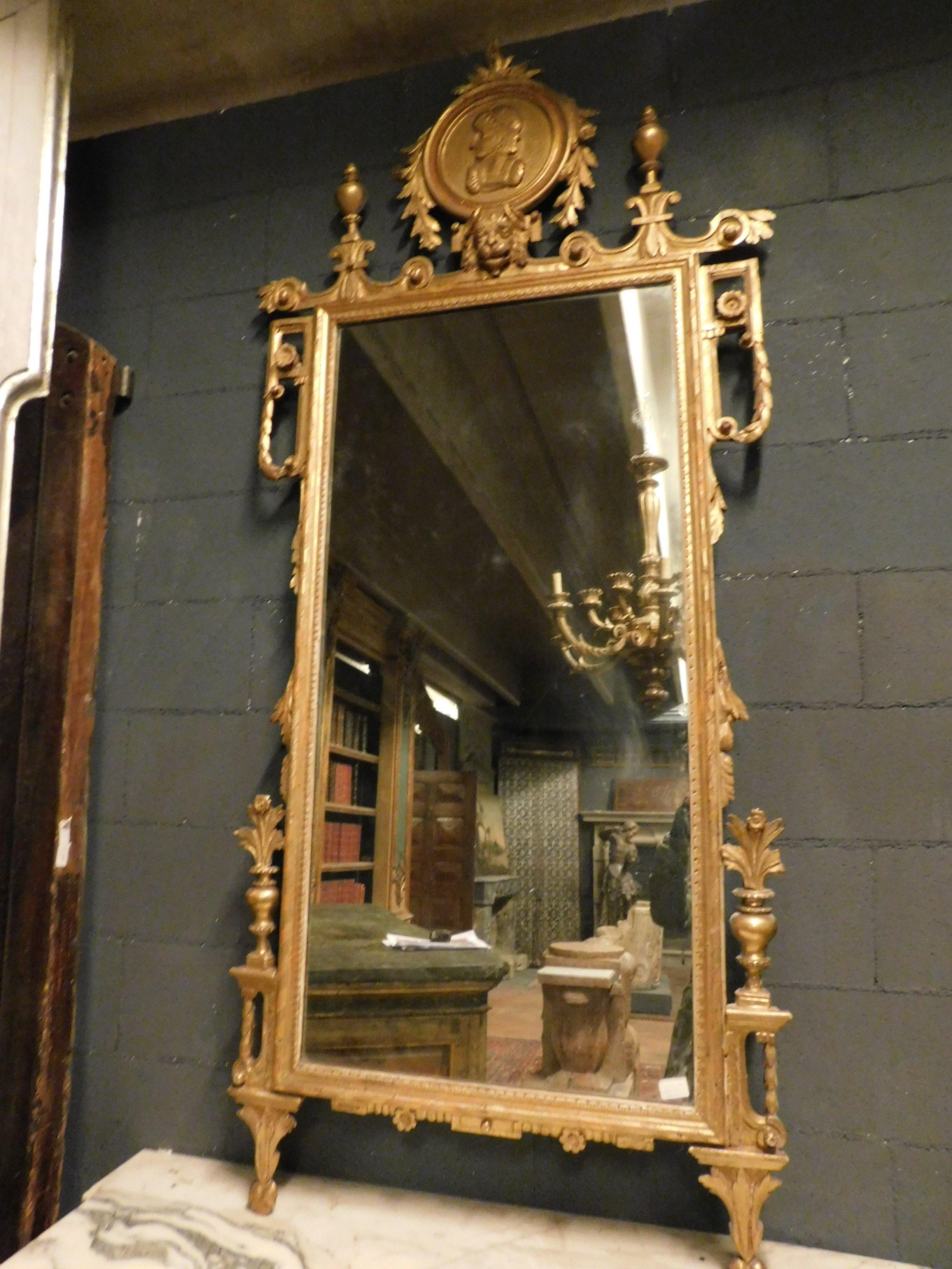 Antique Mirror in Gilded and Richly Carved Wood, 18th Century Florence 'Italy' For Sale 3