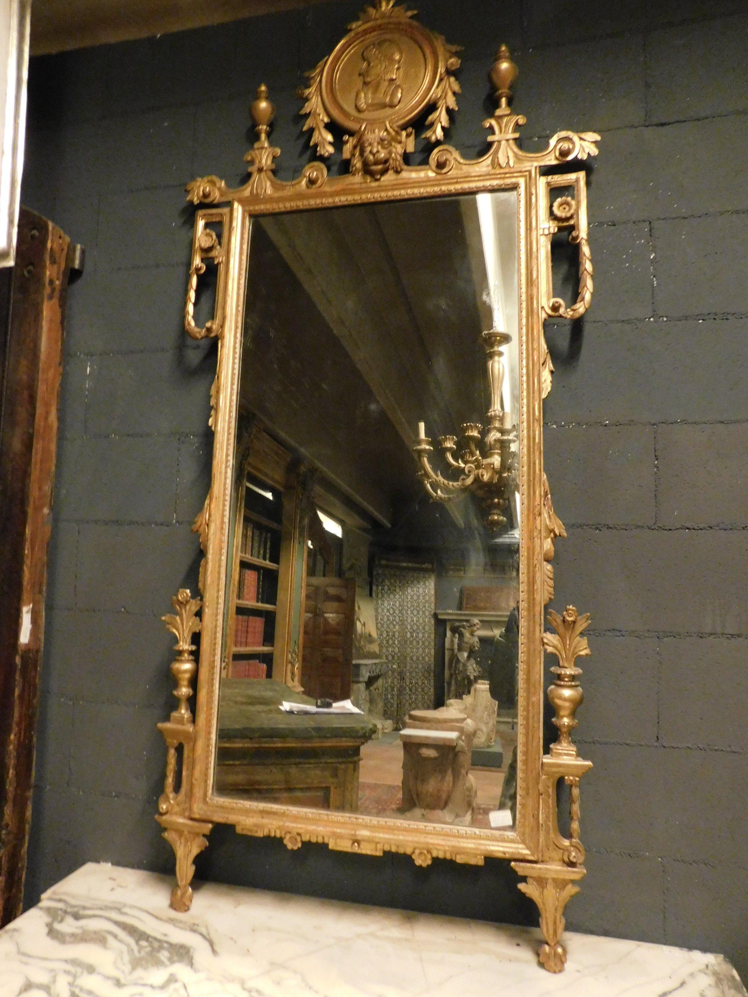 Antique Mirror in Gilded and Richly Carved Wood, 18th Century Florence 'Italy' For Sale 4