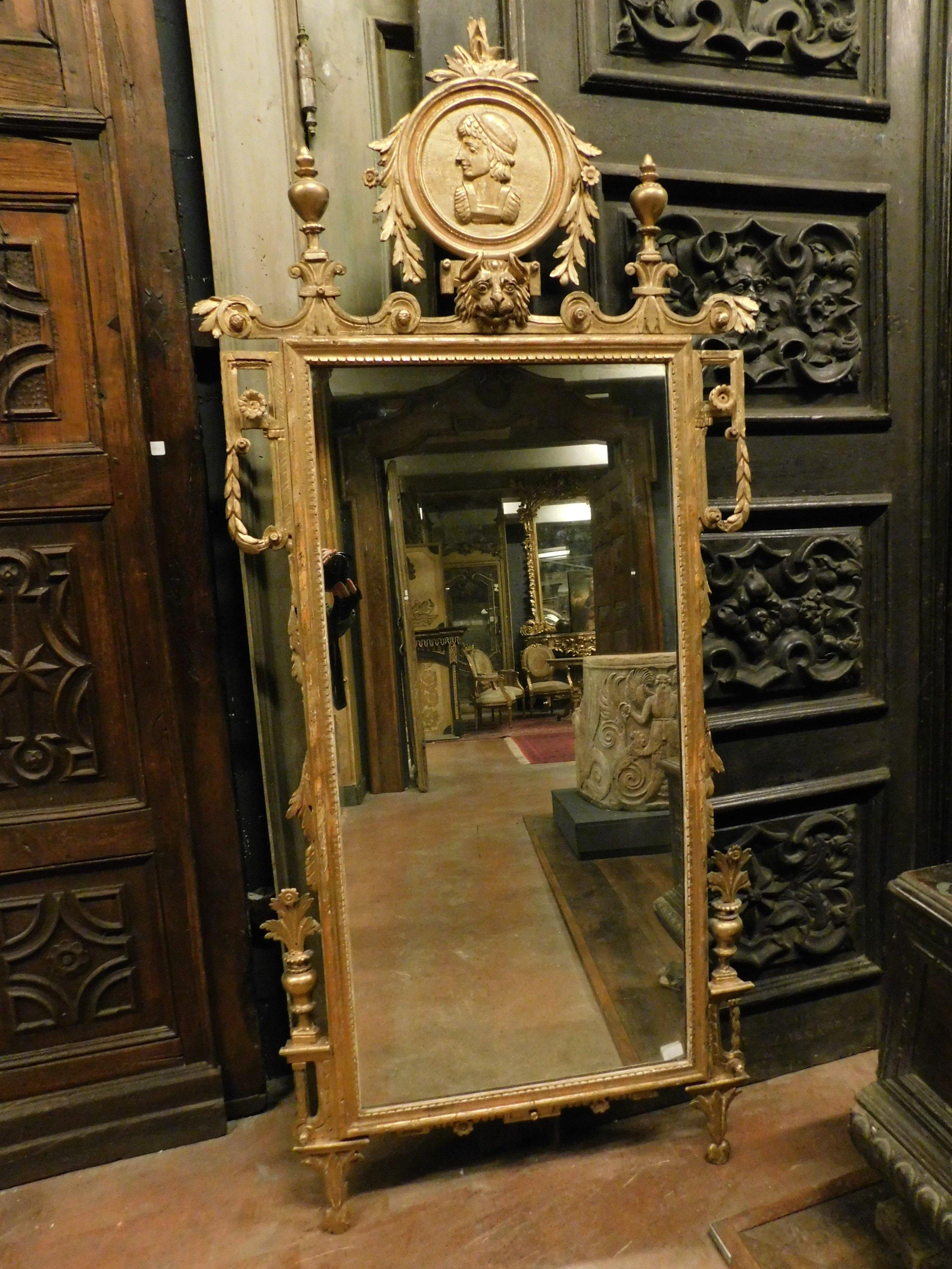 Antique Mirror in vergoldetem und reich geschnitztem Holz, 18. Jahrhundert Florenz 'Italien' (Italienisch) im Angebot