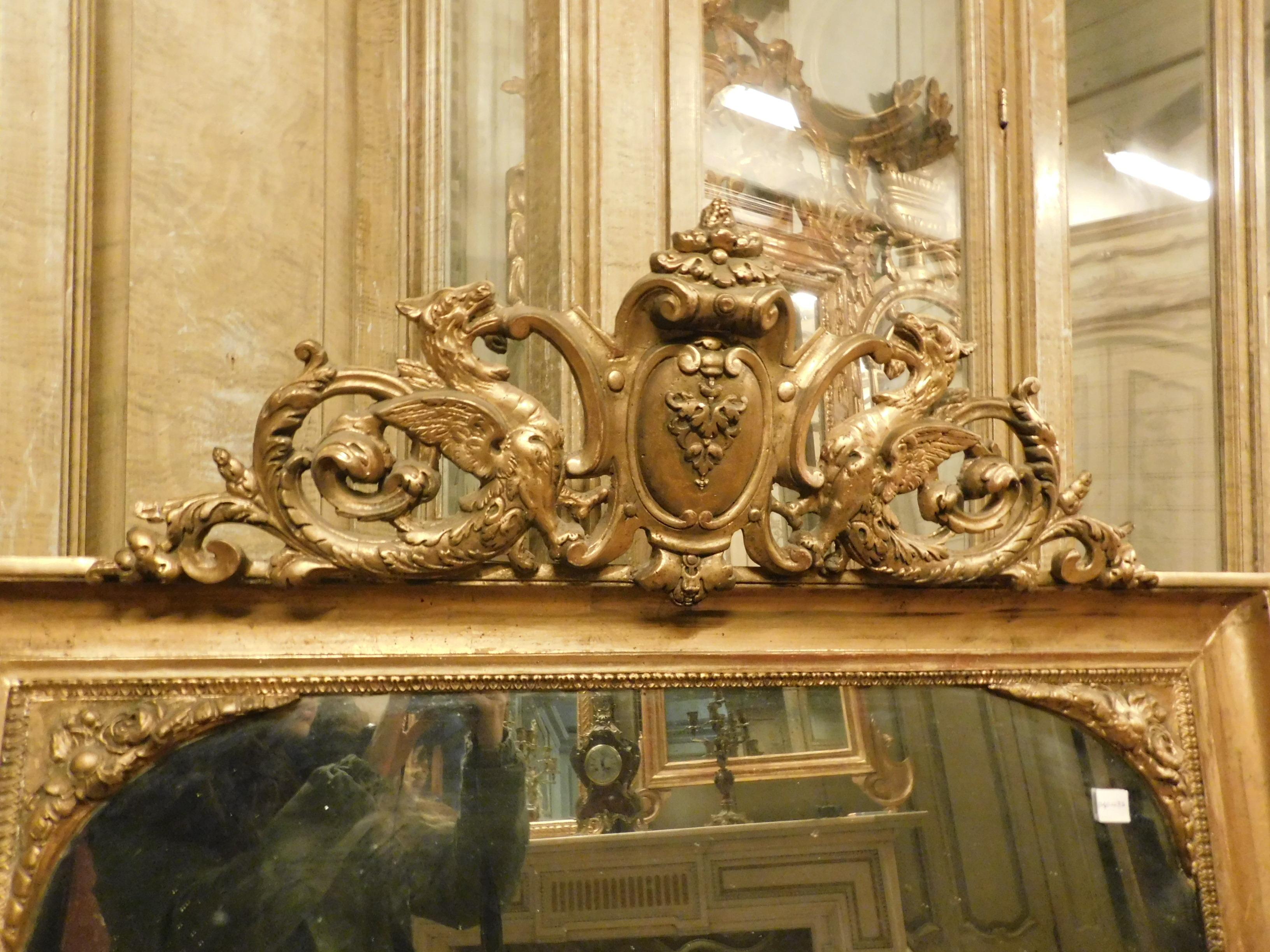 Antiker Spiegel aus vergoldetem Holz mit geschnitztem Rahmen, spätes 18. Jahrhundert, Frankreich (Französisch) im Angebot