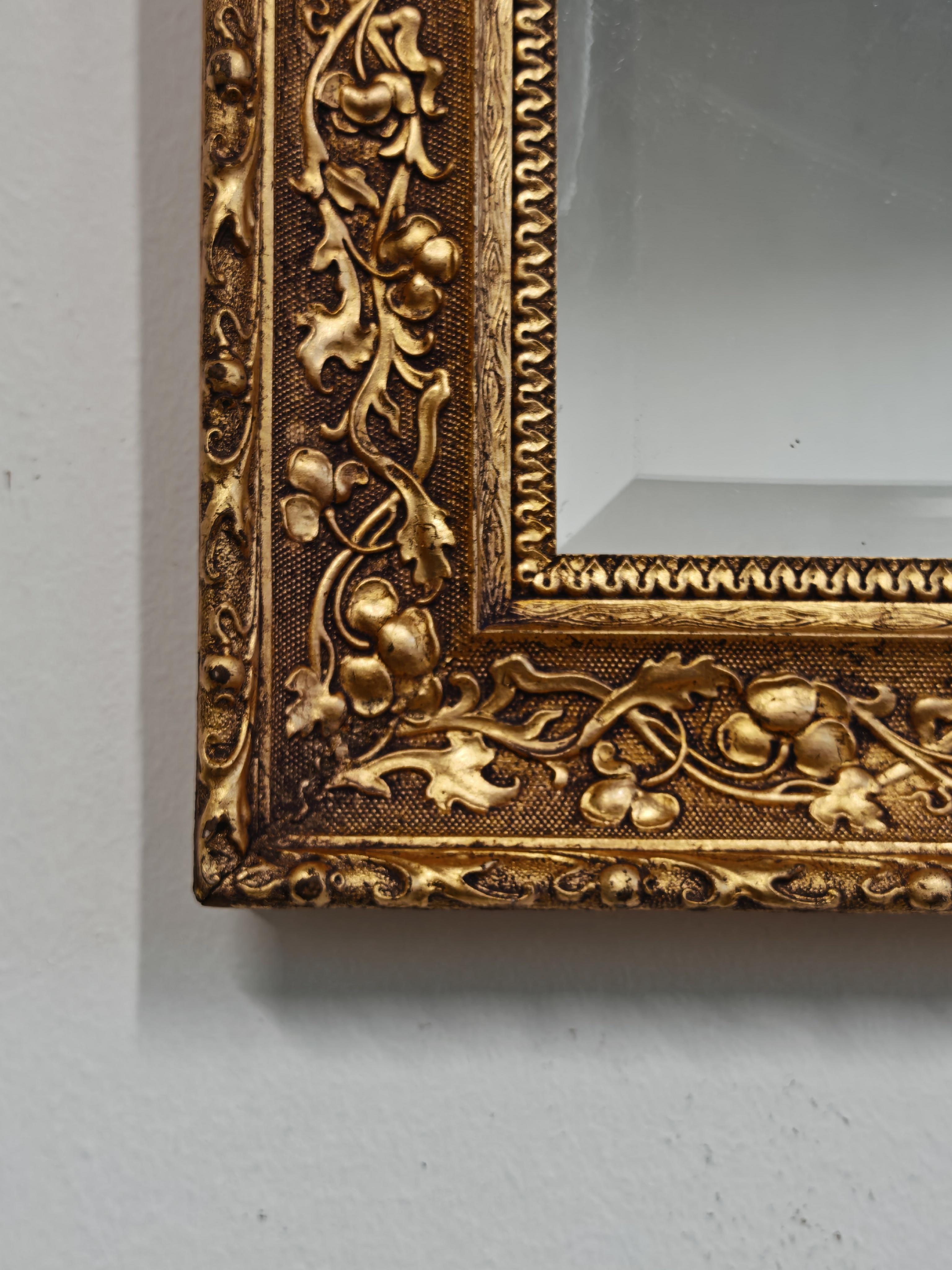 Antique Mirror dans un cadre en Wood doré avec des ornements floraux, France 19ème siècle en vente 2