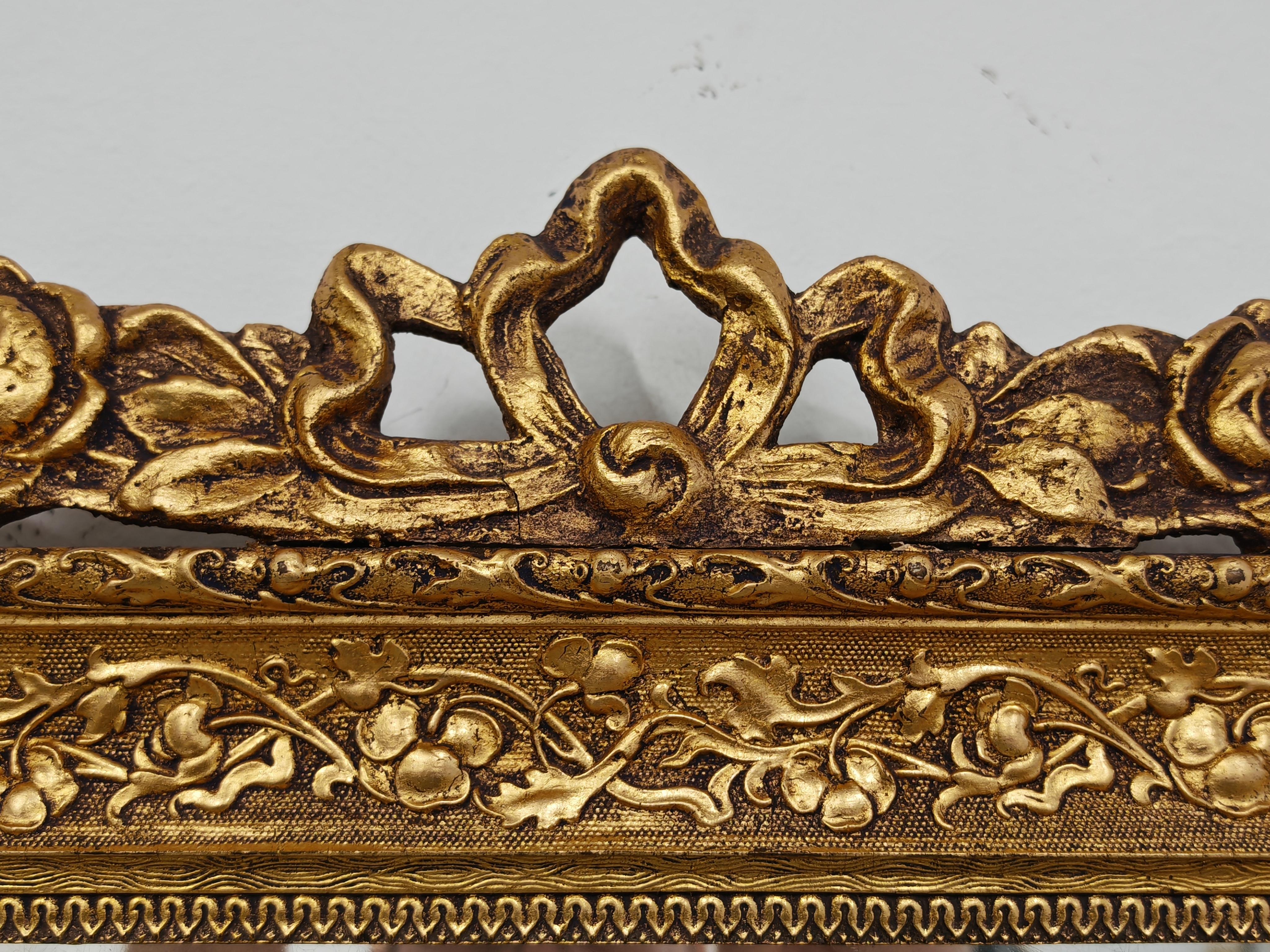 Antique Mirror dans un cadre en Wood doré avec des ornements floraux, France 19ème siècle Bon état - En vente à Beograd, RS