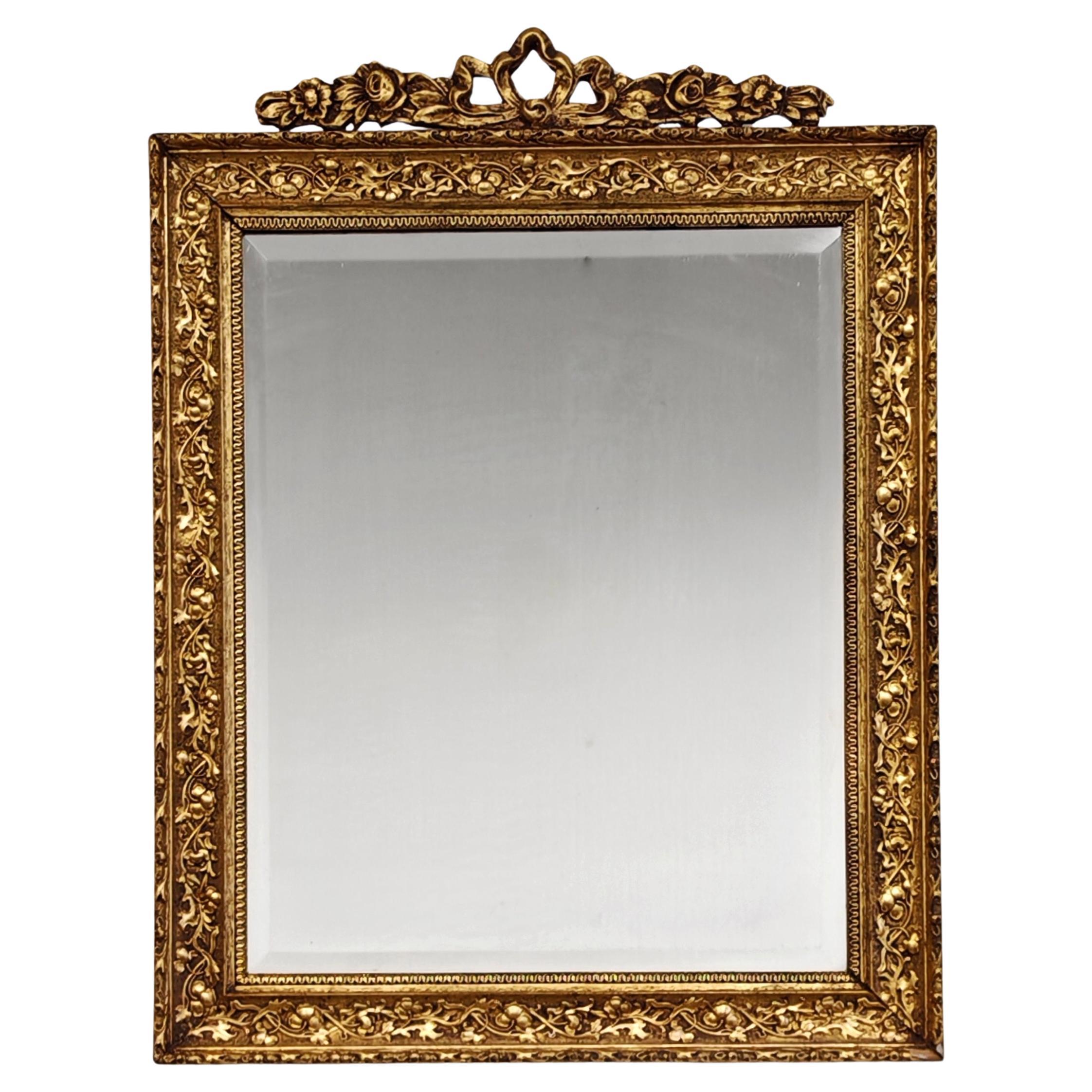 Antique Mirror con cornice in legno dorato e ornamenti floreali, Francia, XIX secolo