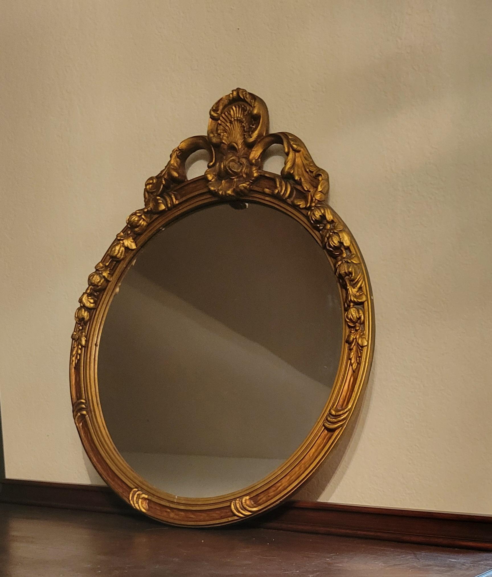 Antique Mirror in Hand-Carved Guilded Wooden Frame For Sale 7