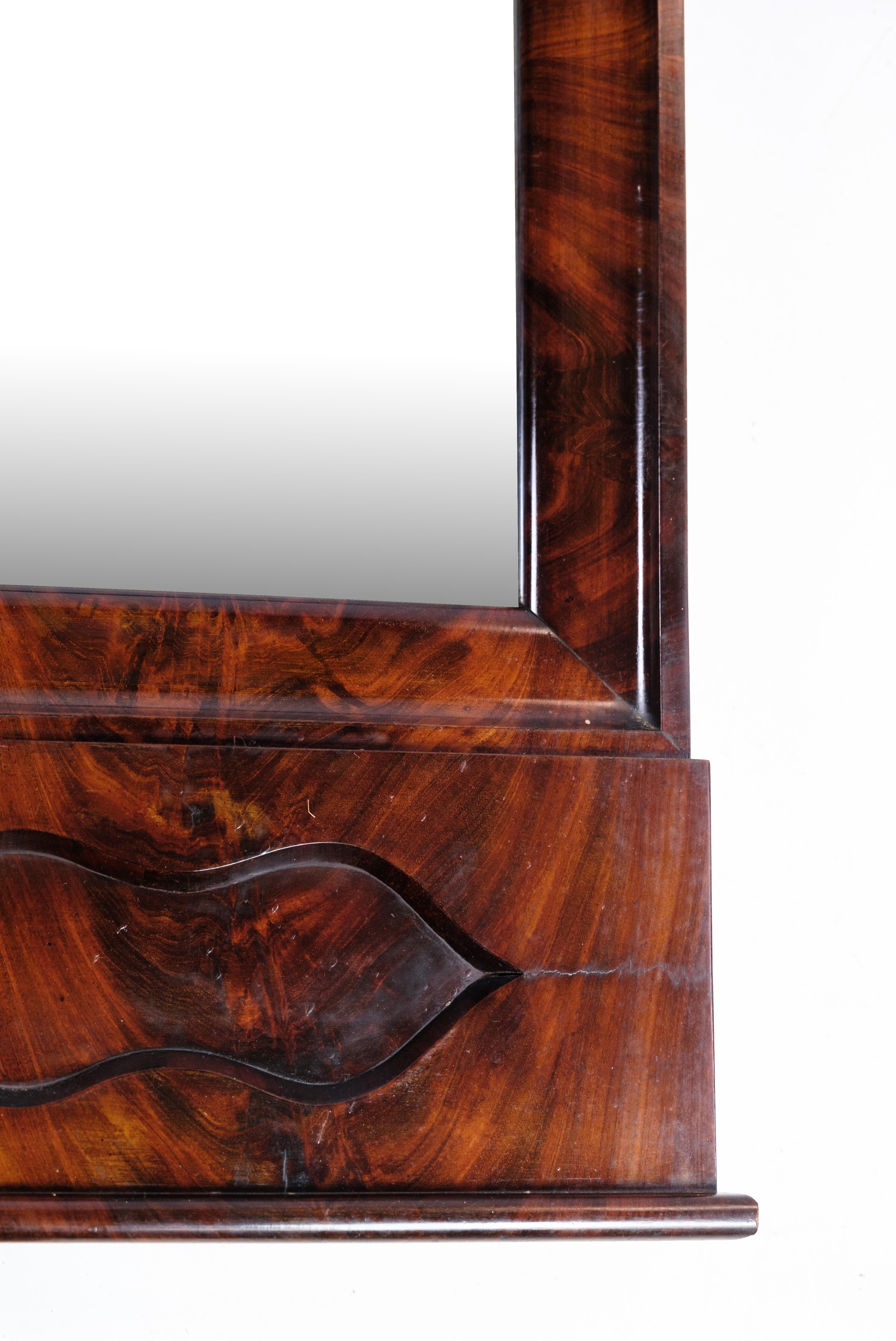 Antique mirror in mahogany wood from the late Empire period from around the 1840s.
Dimensions in cm: H:152 W:67.