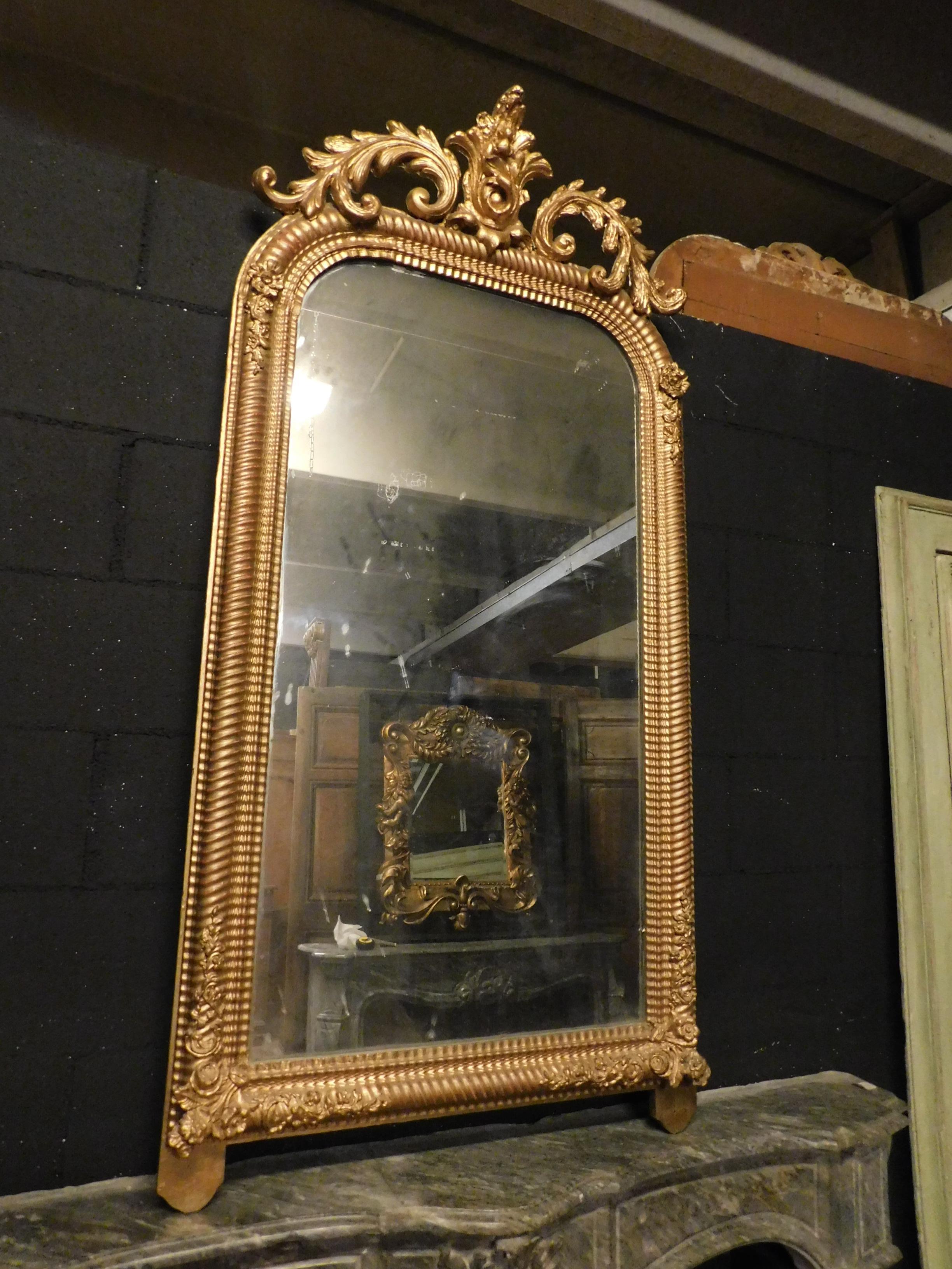 Antique Mirror with Carved and Gilded Rib, Leaves and Frames, 19th Century Italy In Good Condition In Cuneo, Italy (CN)