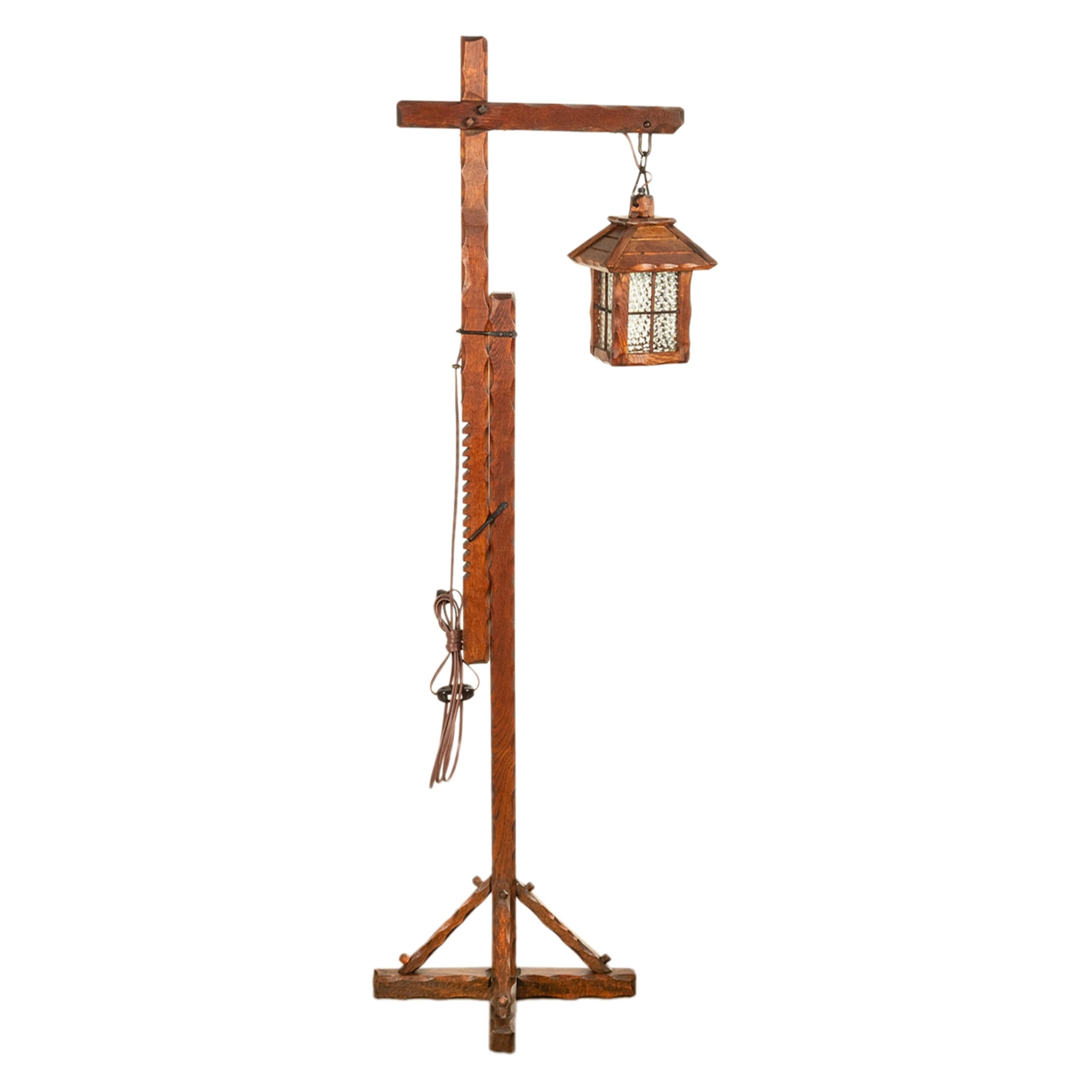 Antike Mission Arts-Crafts geschnitzte Eiche Verstellbare Stehlampe Glas Laterne 1920 (Arts and Crafts)