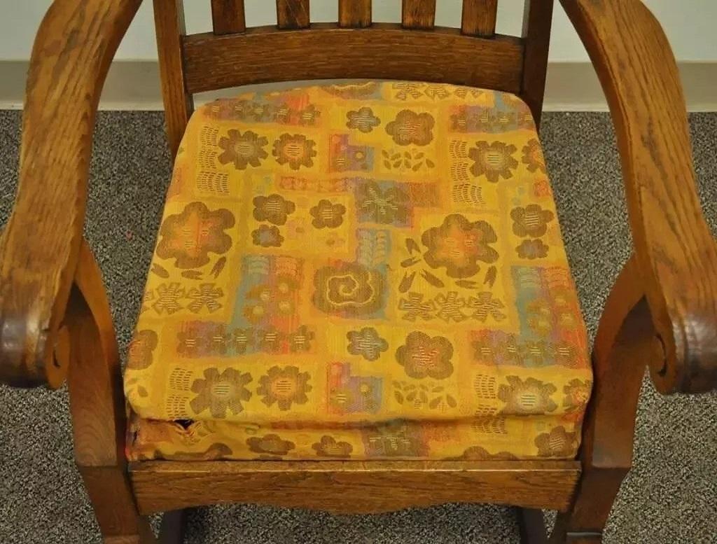 Antique Mission Arts & Crafts Carved Solid Oak Rocking Lounge Chair Rocker vtg en vente 3