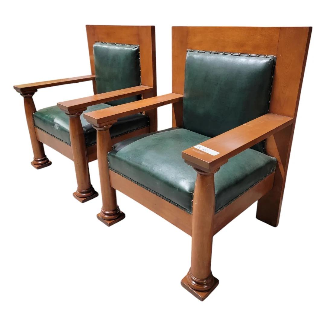 Paire de chaises Mission Arts & Crafts anciennes en cuir vert chasseur d'origine en vente 3