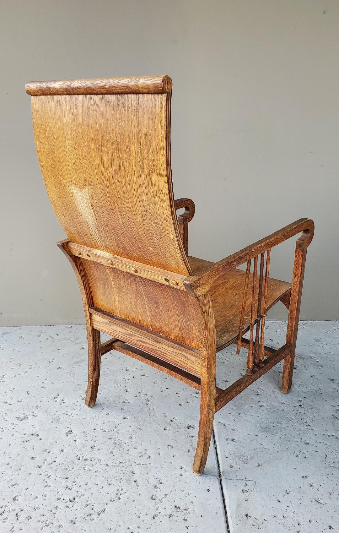 Antique Mission Arts & Crafts Craftsman Quarter Sawn Oak Tall Back Resting Chair In Distressed Condition For Sale In Monrovia, CA