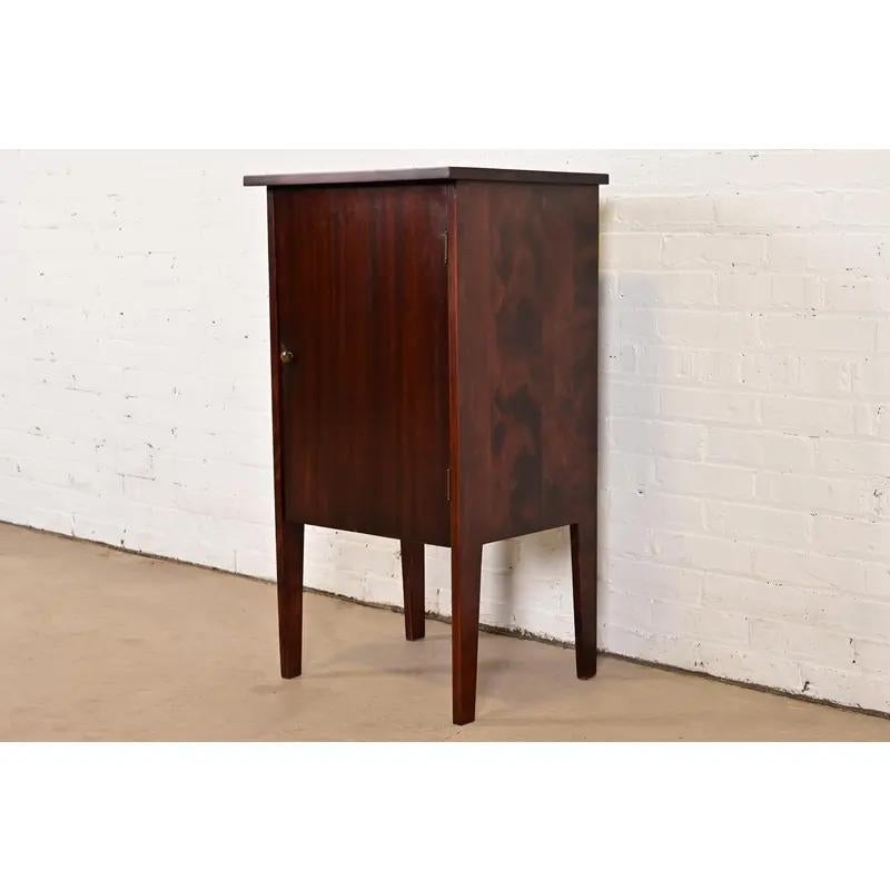 Antiguo gabinete de música Mission Arts & Crafts de caoba, Circa 1900 Estadounidense en venta