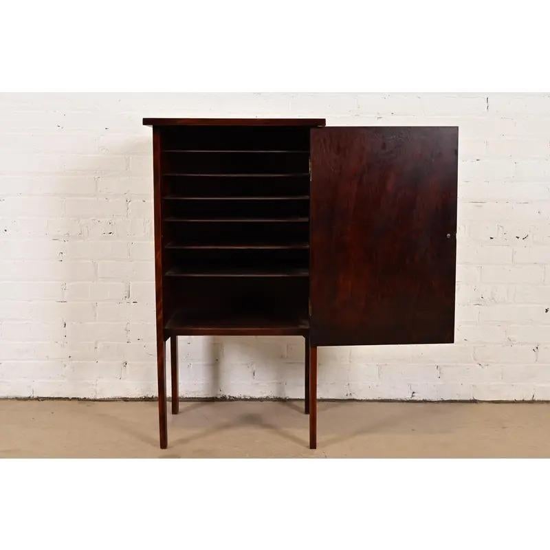 Antiguo gabinete de música Mission Arts & Crafts de caoba, Circa 1900 siglo XX en venta