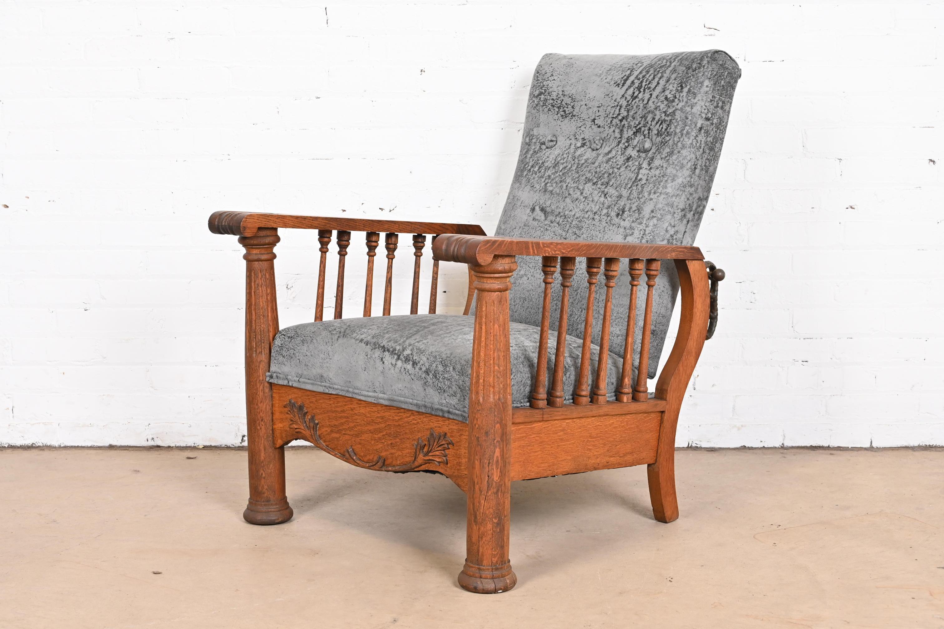 Antique Mission Arts & Crafts Oak and Leather Reclining Morris Chair, circa 1900 3