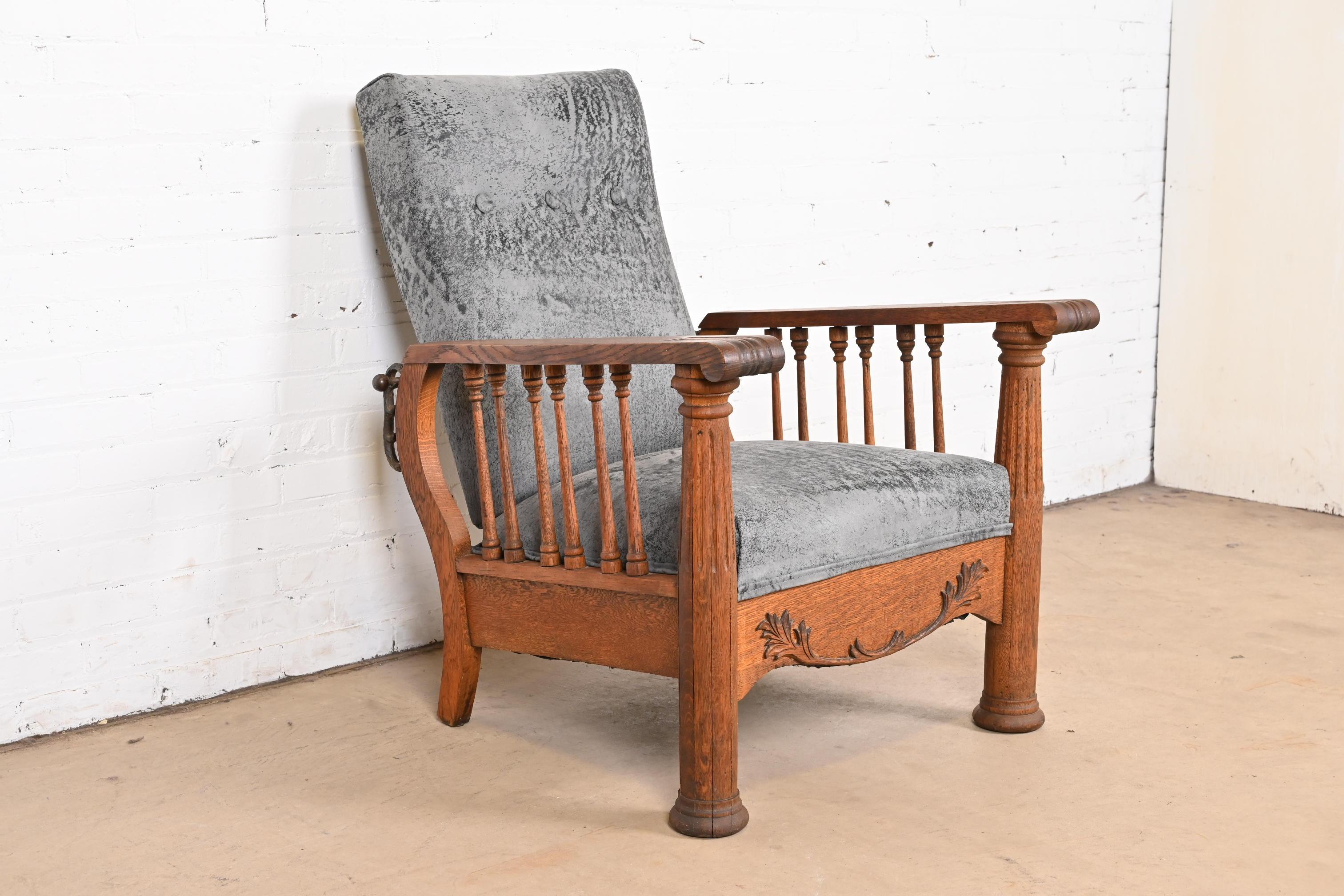 American Antique Mission Arts & Crafts Oak and Leather Reclining Morris Chair, circa 1900
