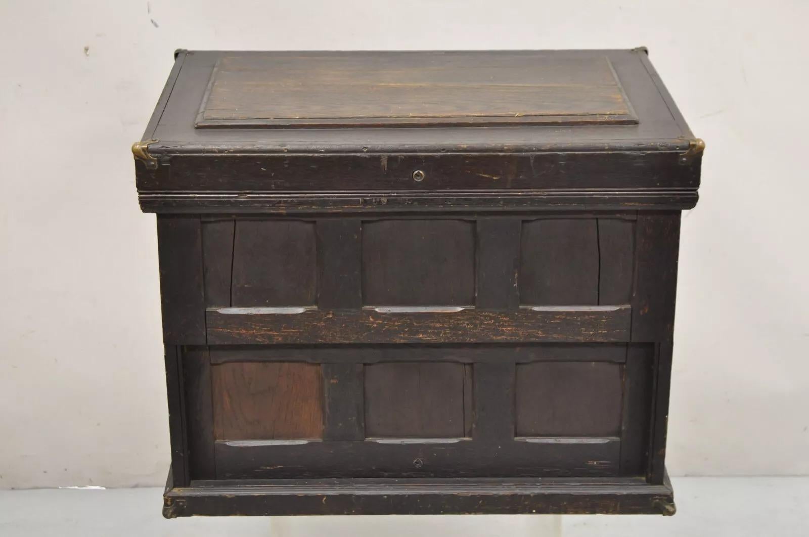 Antique Mission Arts & Crafts Oak Wood Carpenters Tool Chest Cabinet w/ Drawers In Good Condition For Sale In Philadelphia, PA